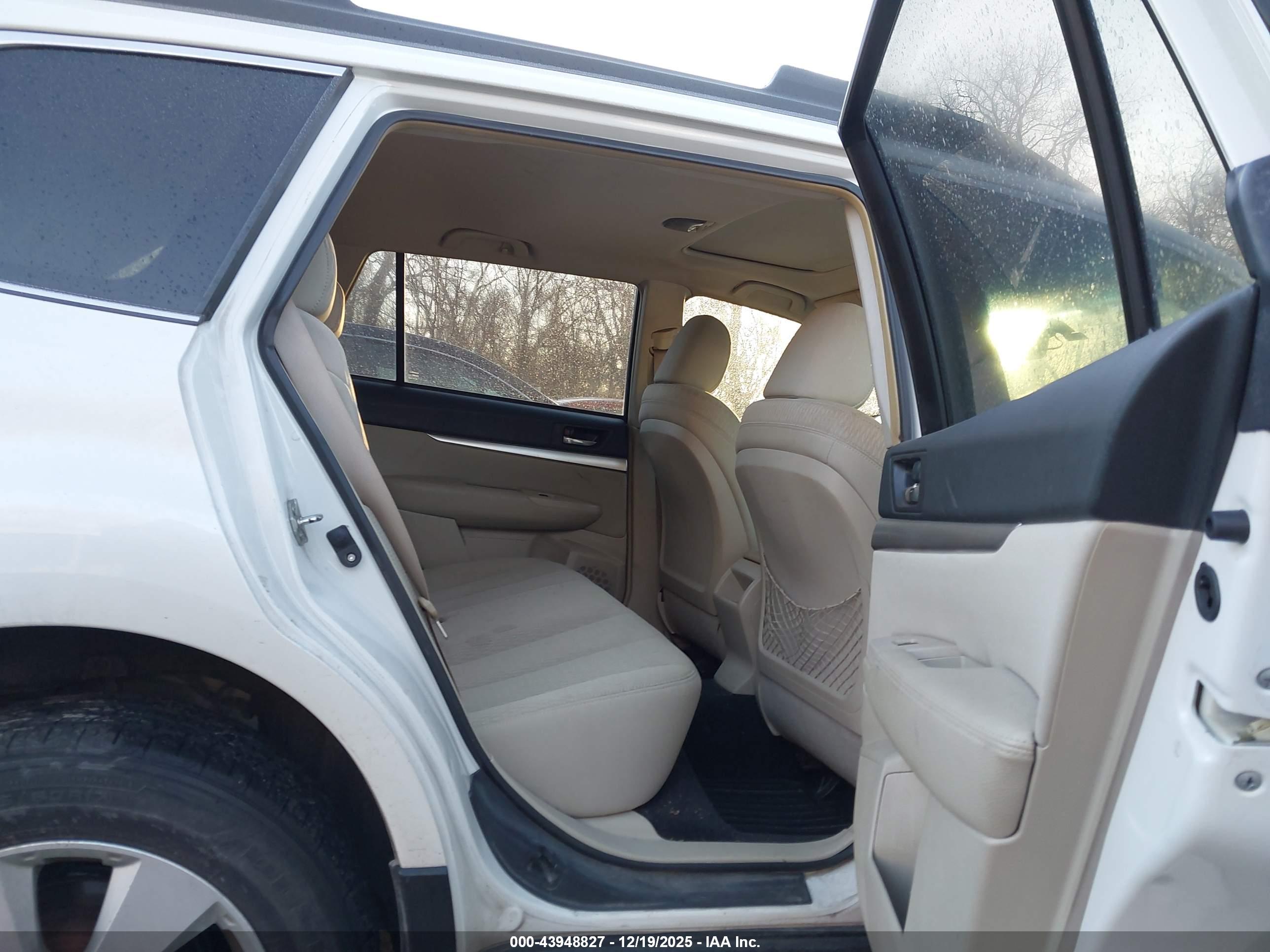 SUBARU OUTBACK image 8