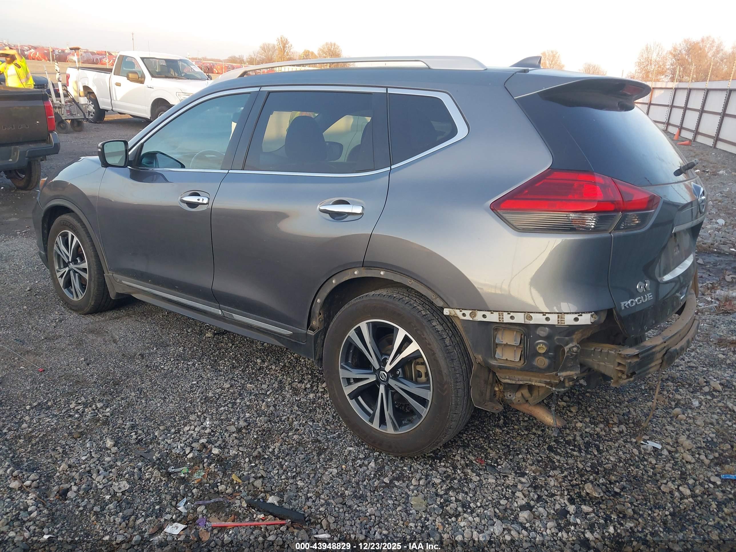 NISSAN ROGUE image 3
