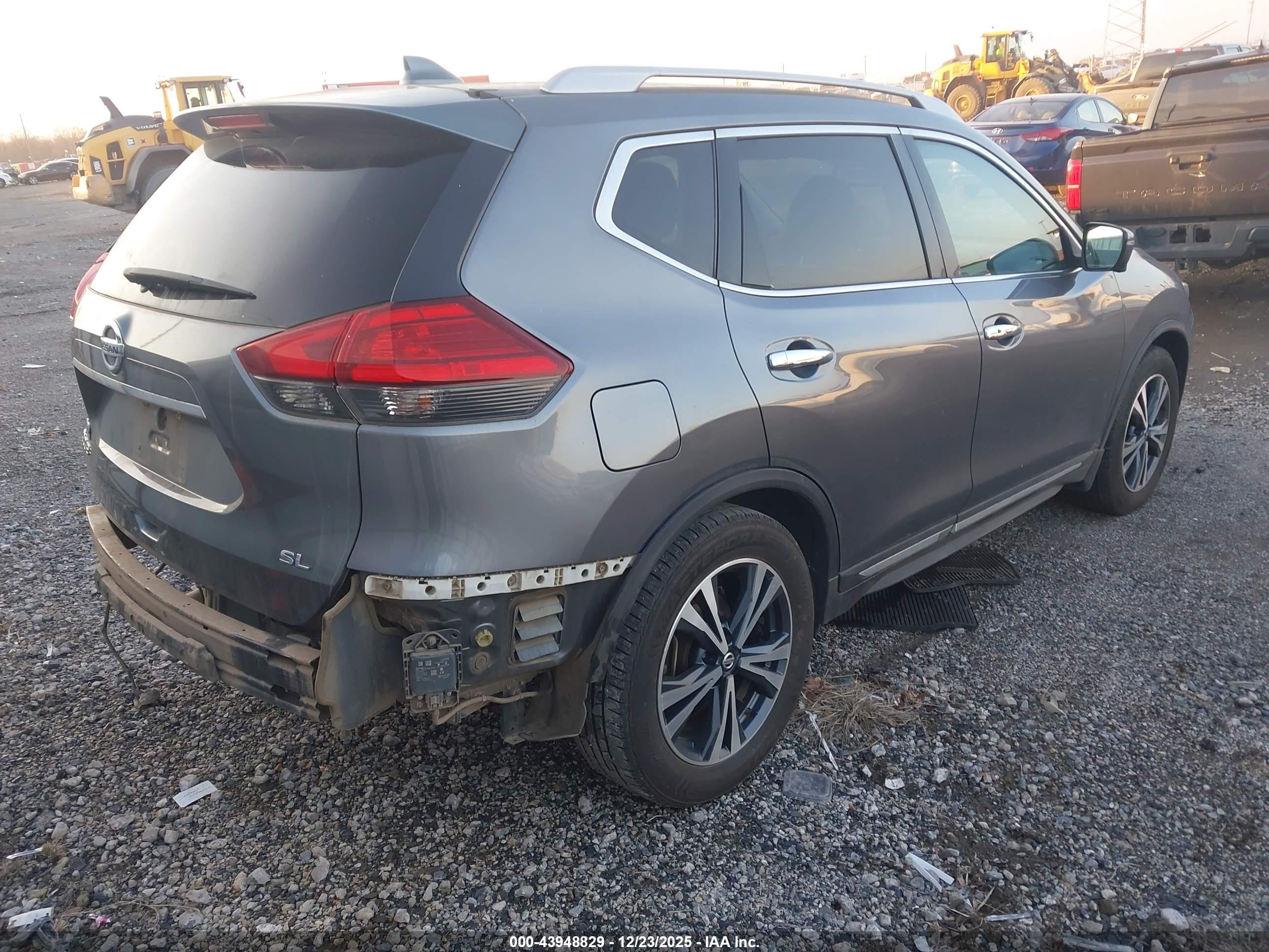 NISSAN ROGUE image 4