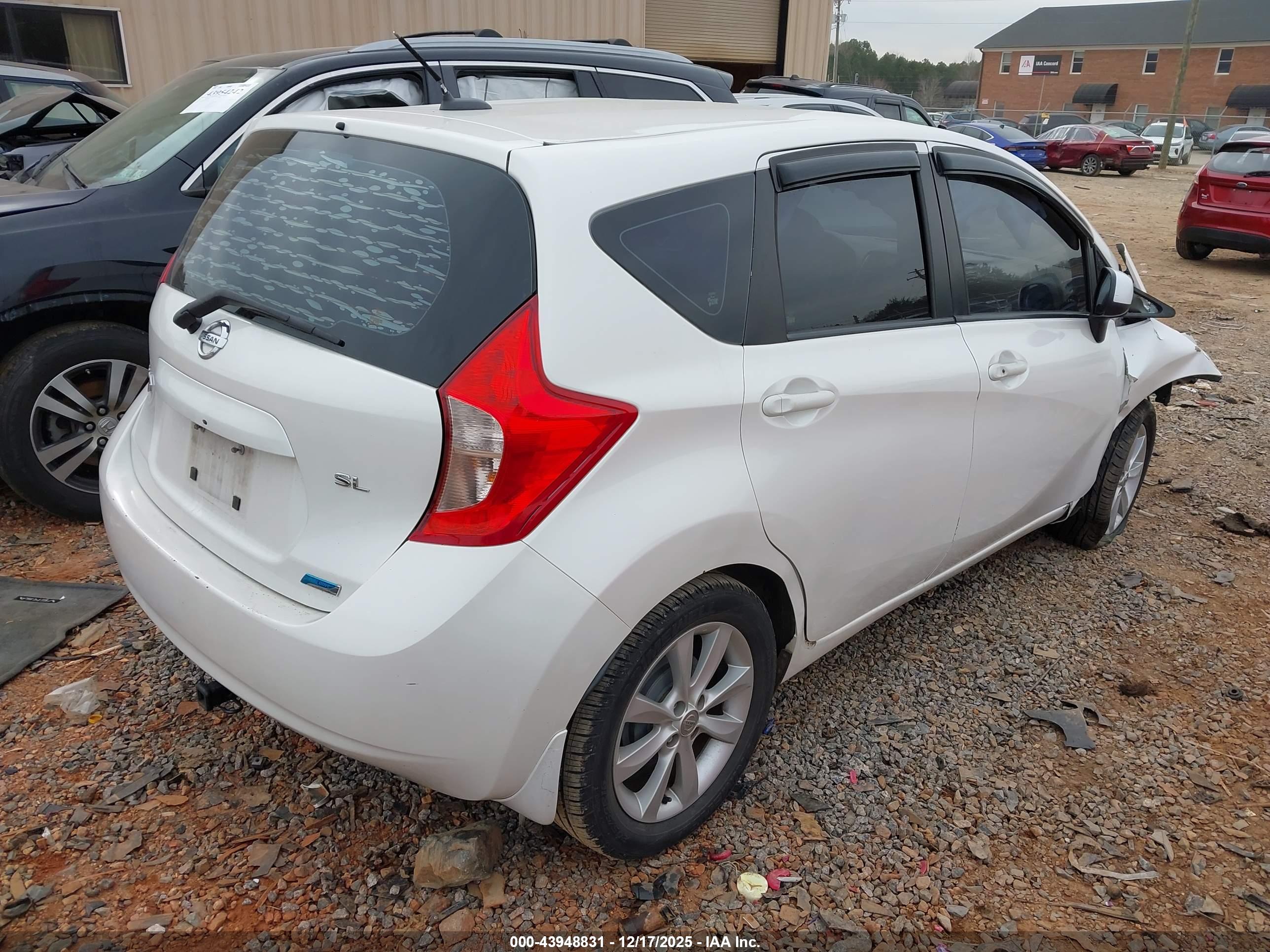 NISSAN VERSA image 4
