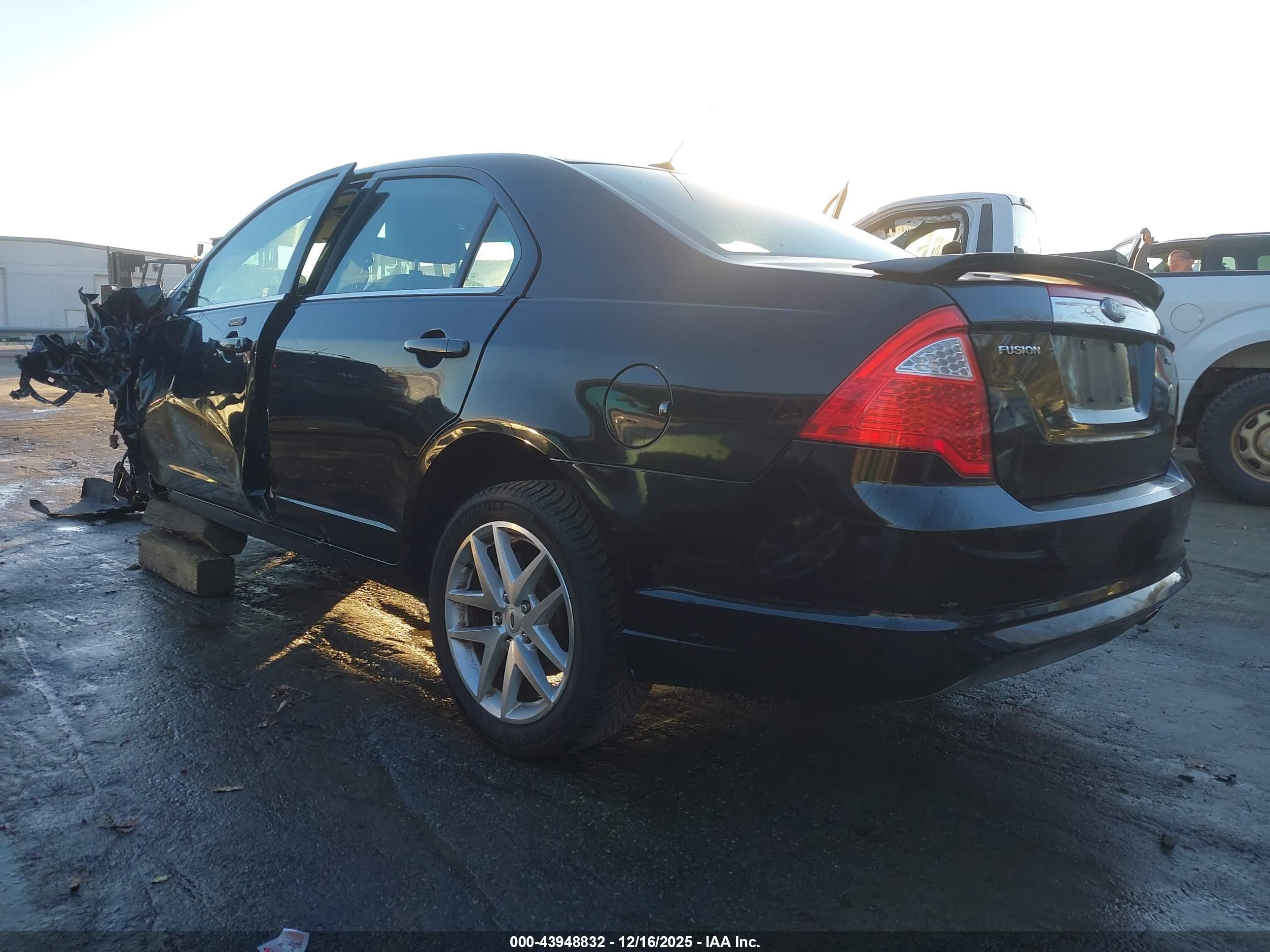 FORD FUSION image 3