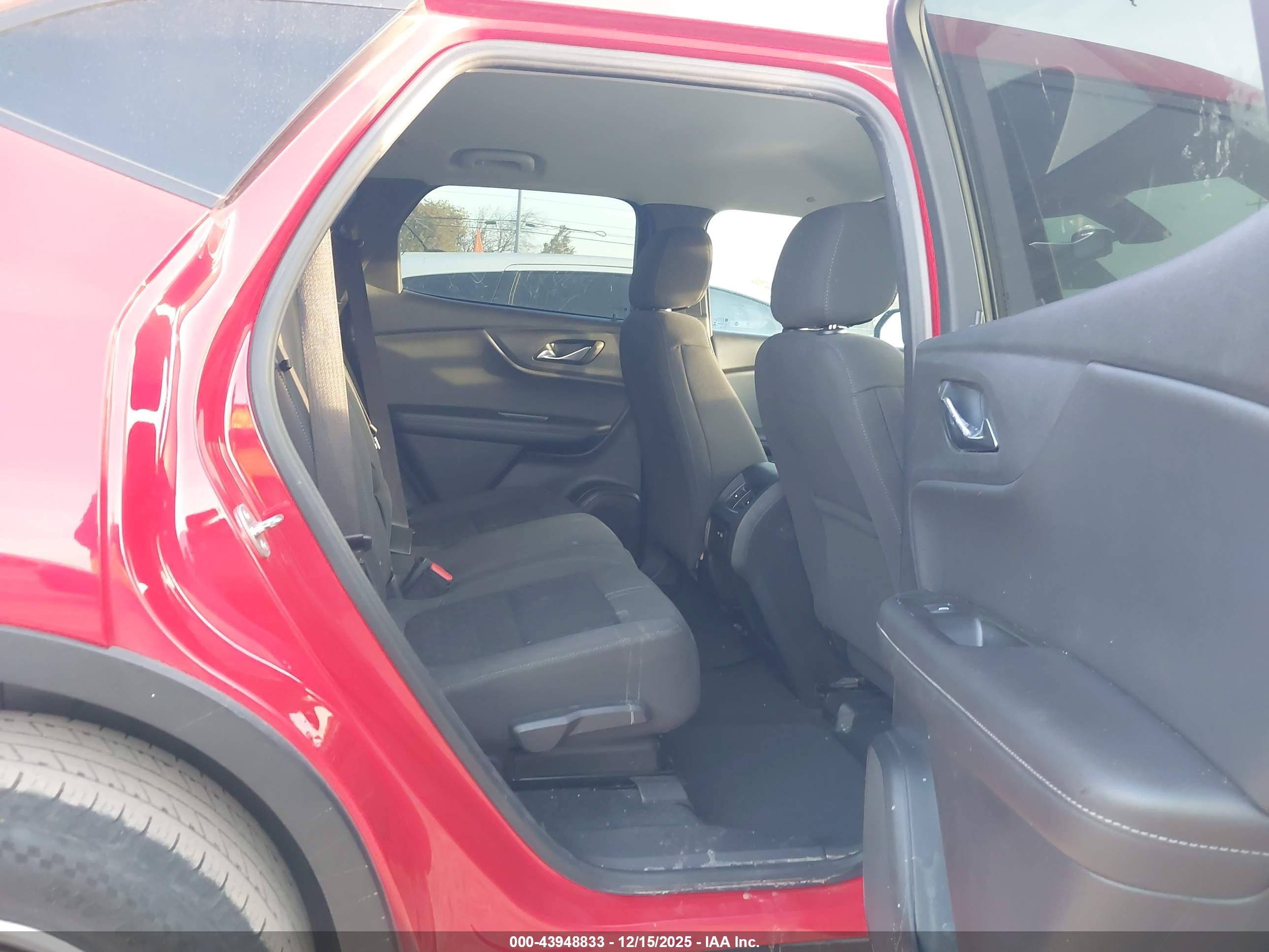 CHEVROLET BLAZER image 8