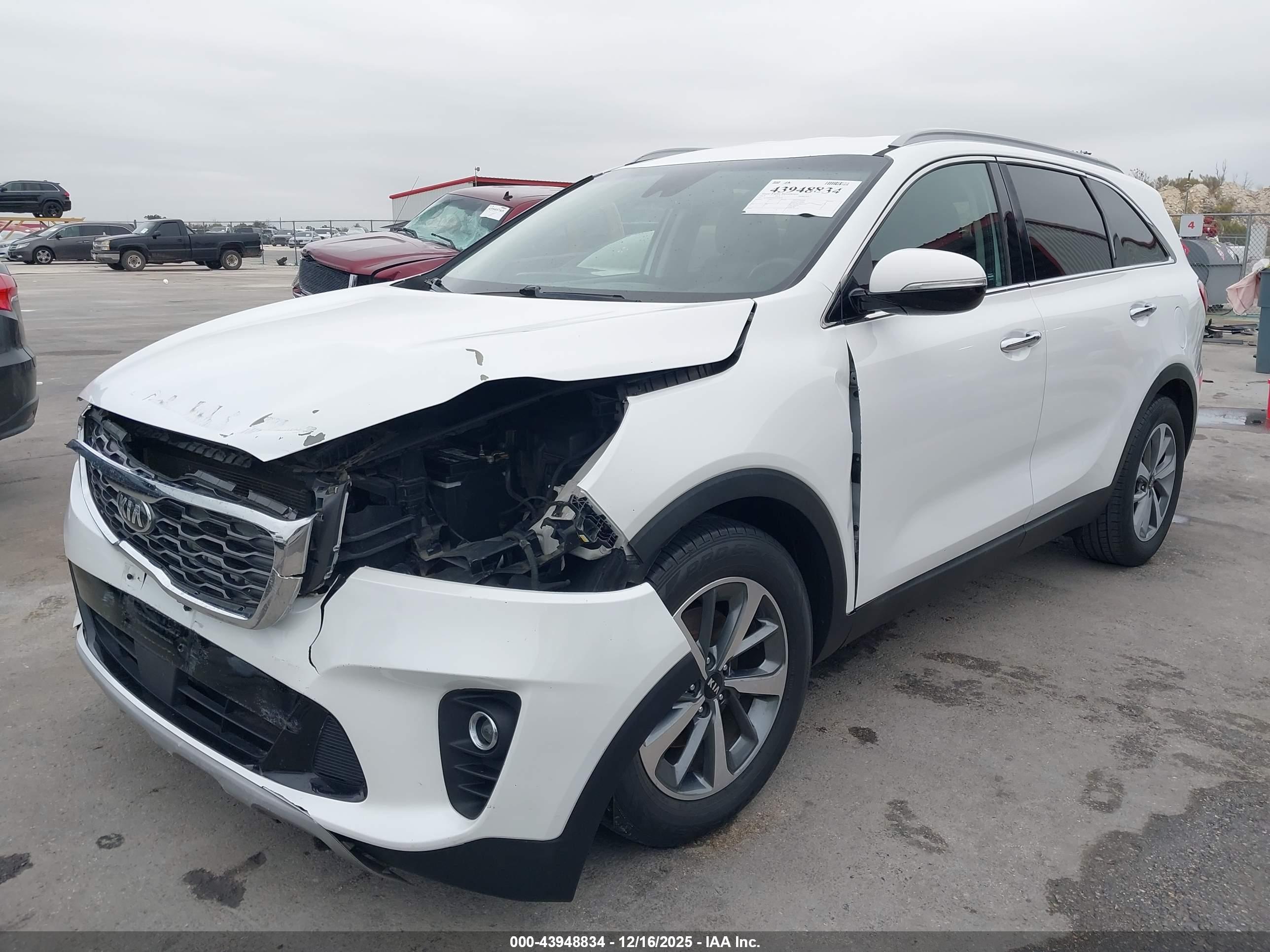 KIA SORENTO image 2