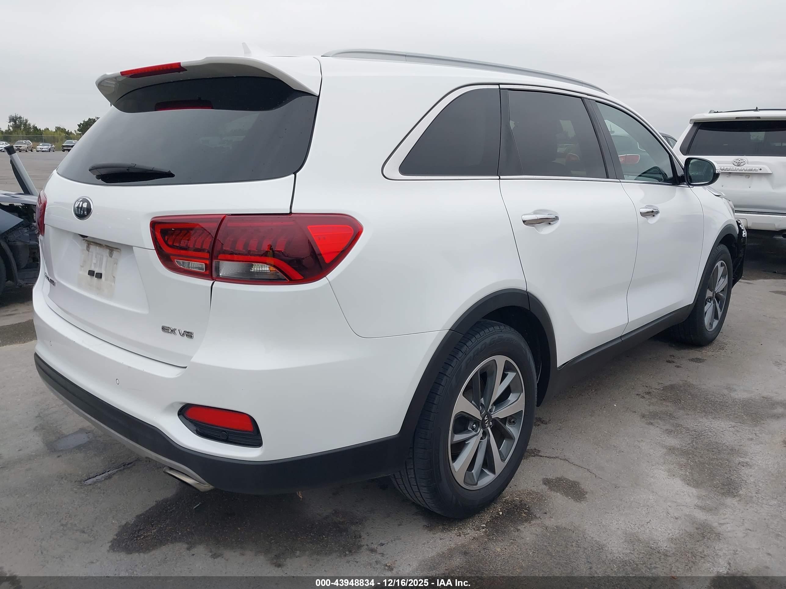 KIA SORENTO image 4