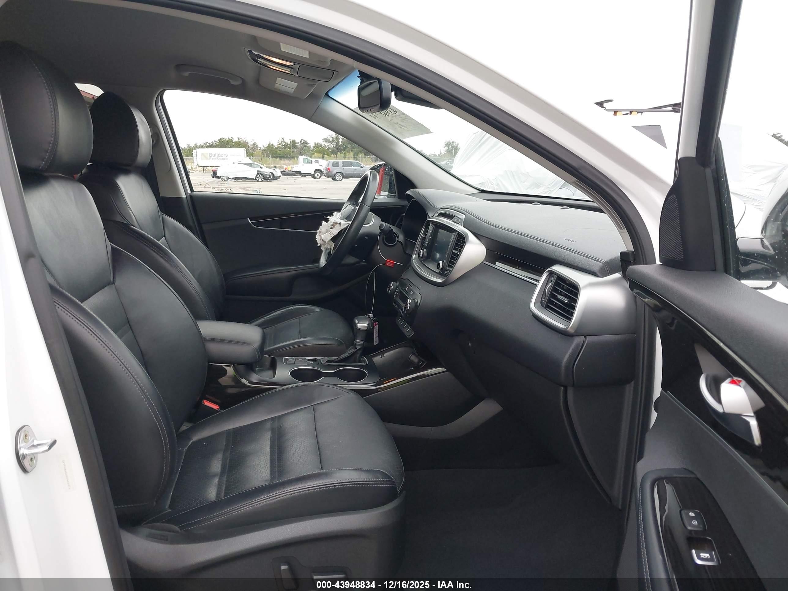 KIA SORENTO image 5