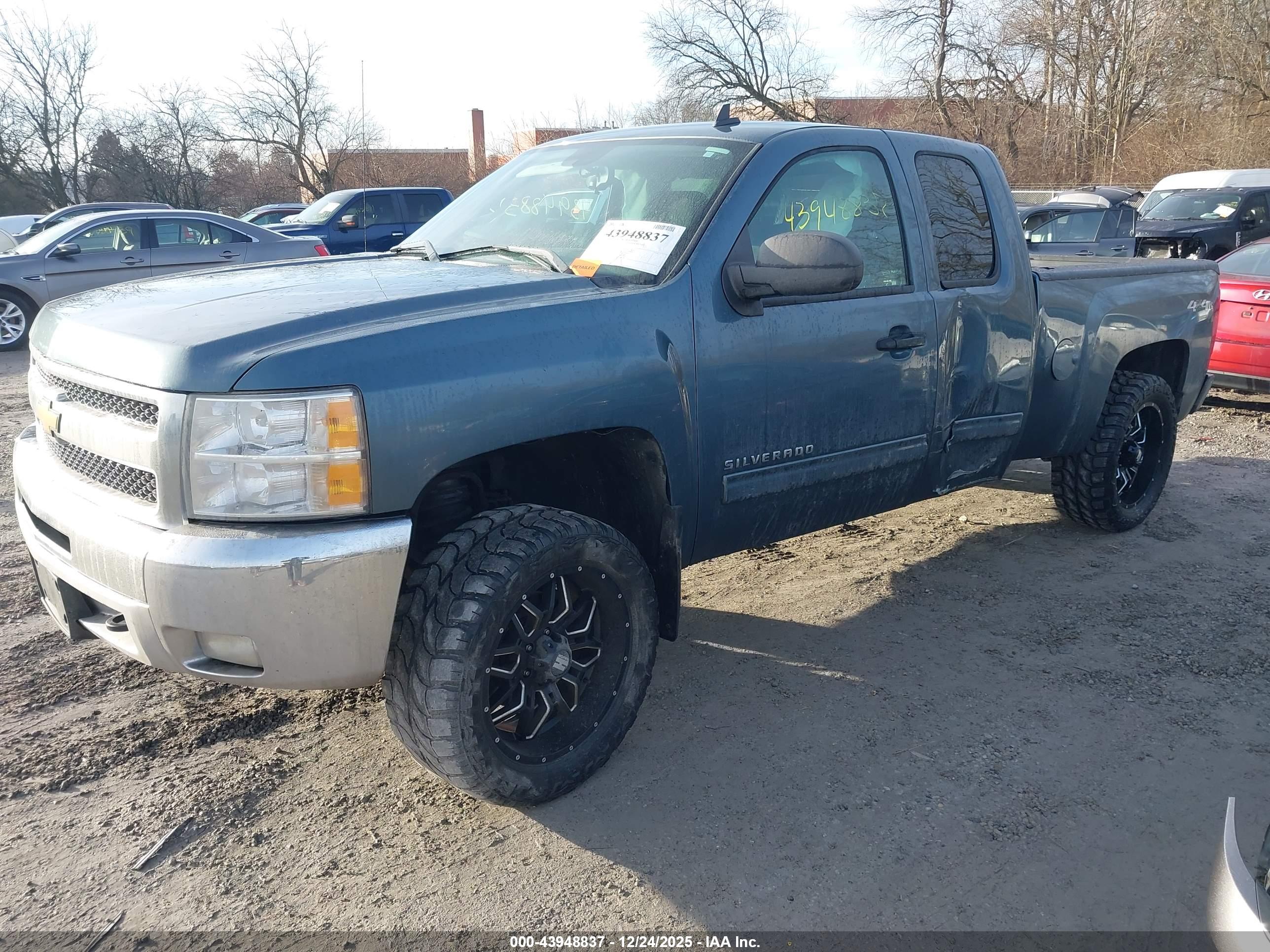 CHEVROLET SILVERADO image 2
