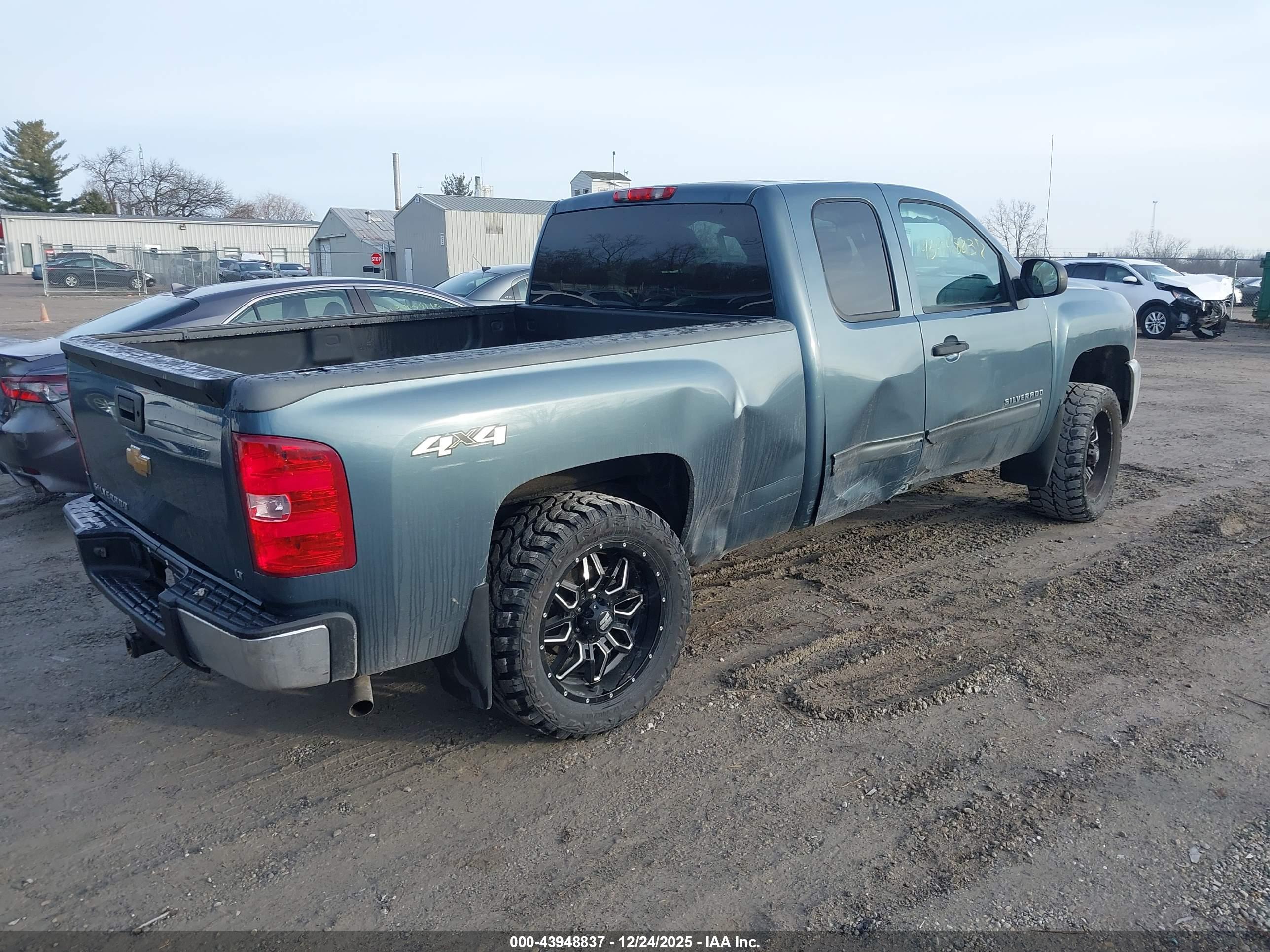 CHEVROLET SILVERADO image 4