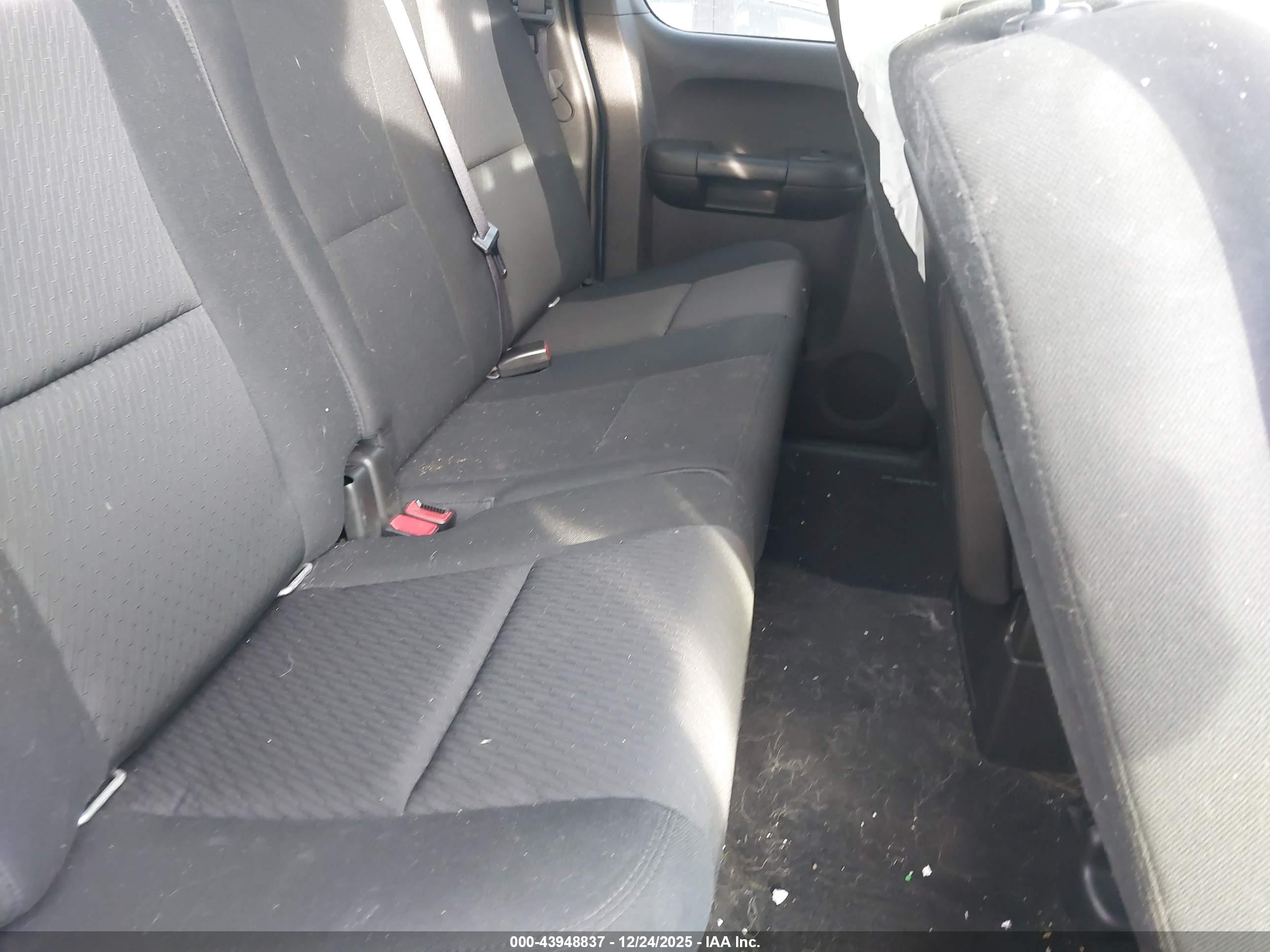 CHEVROLET SILVERADO image 8