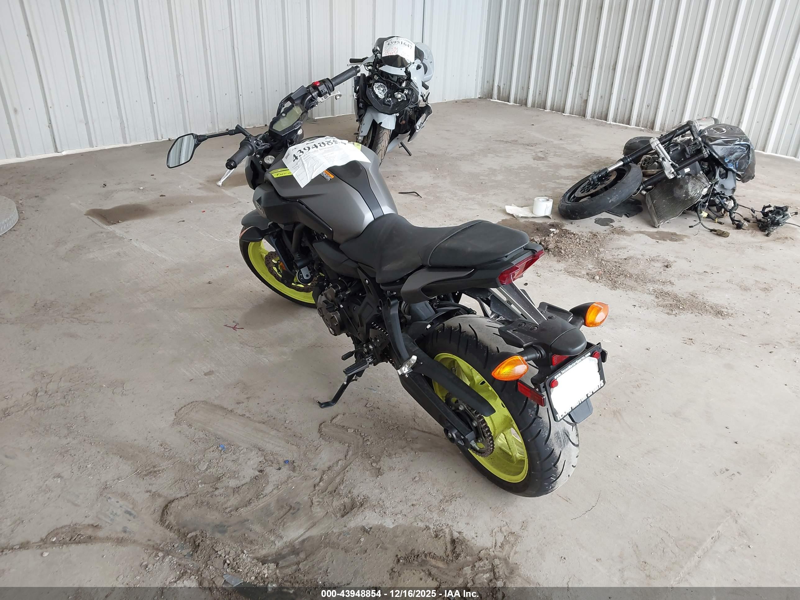 YAMAHA MT07 image 3