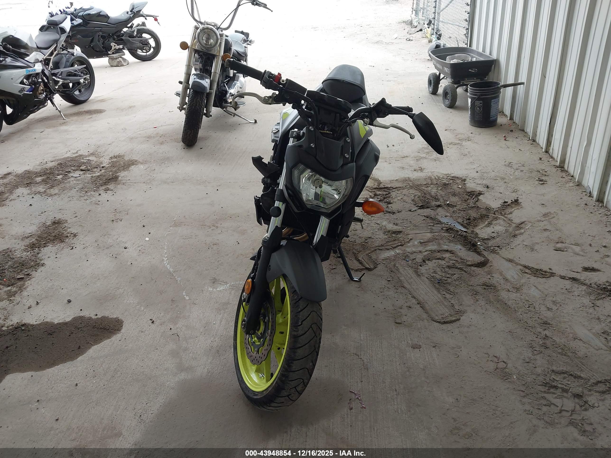 YAMAHA MT07 image 5
