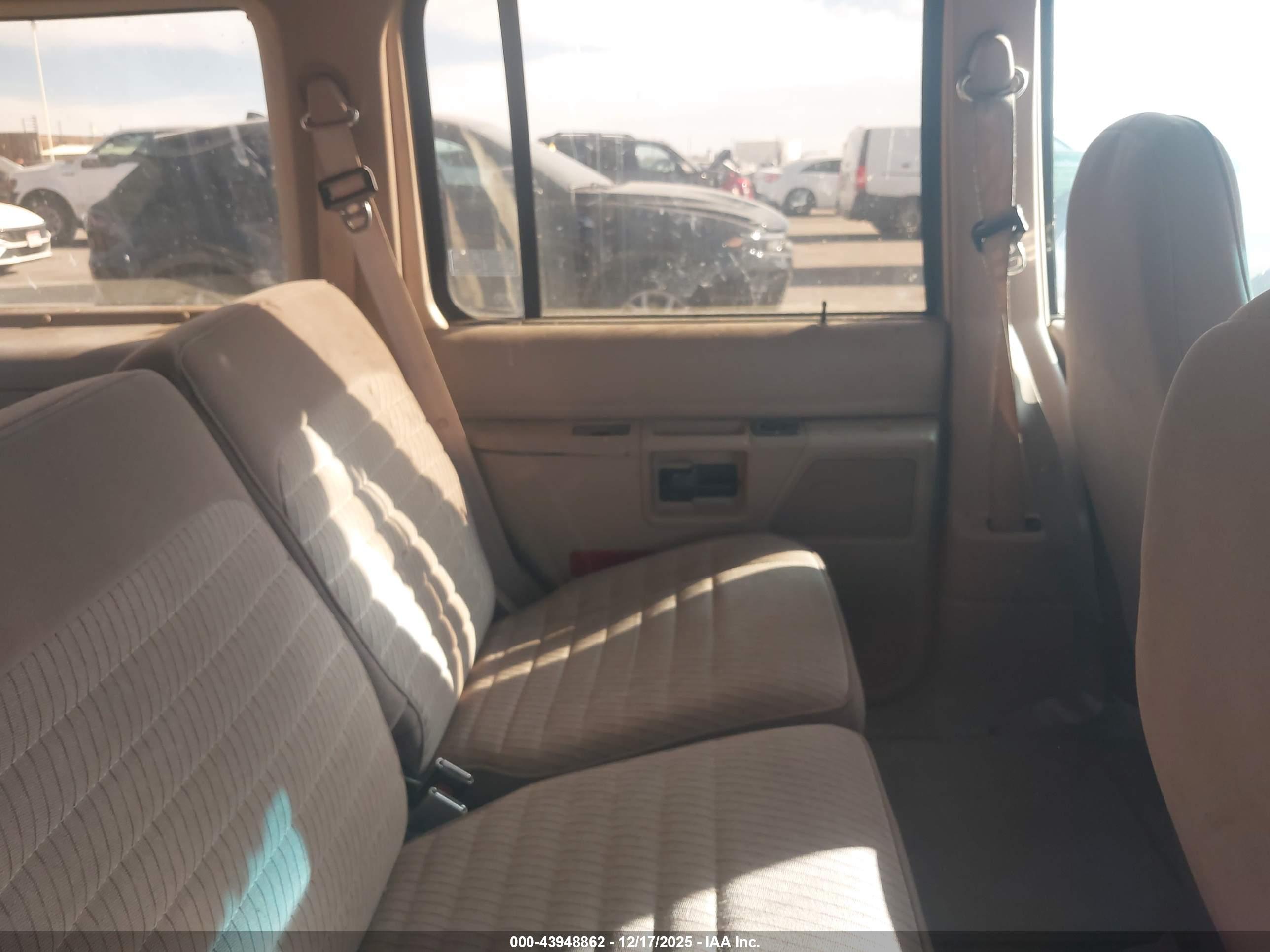 FORD EXPLORER image 8