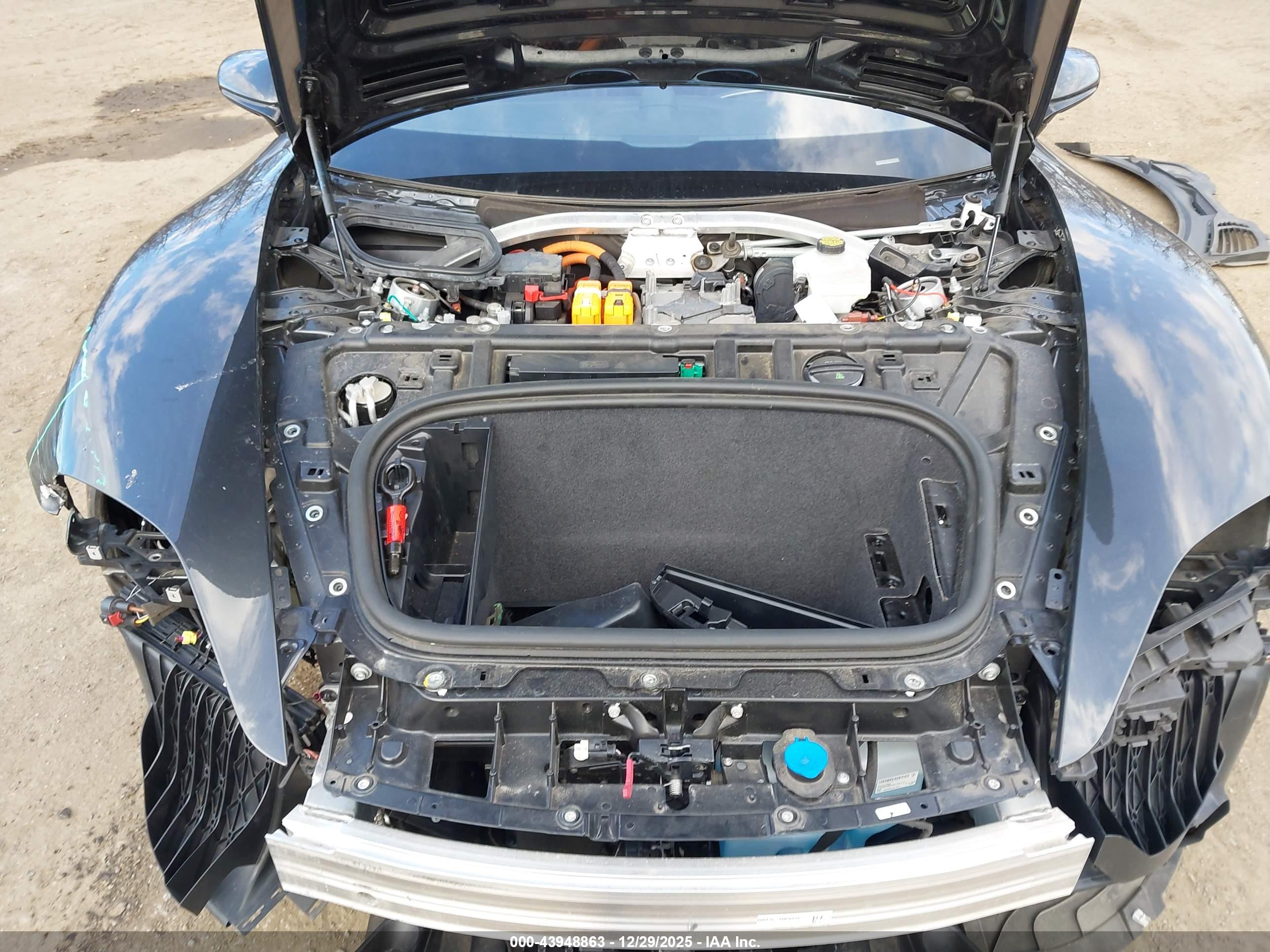 PORSCHE TAYCAN image 10