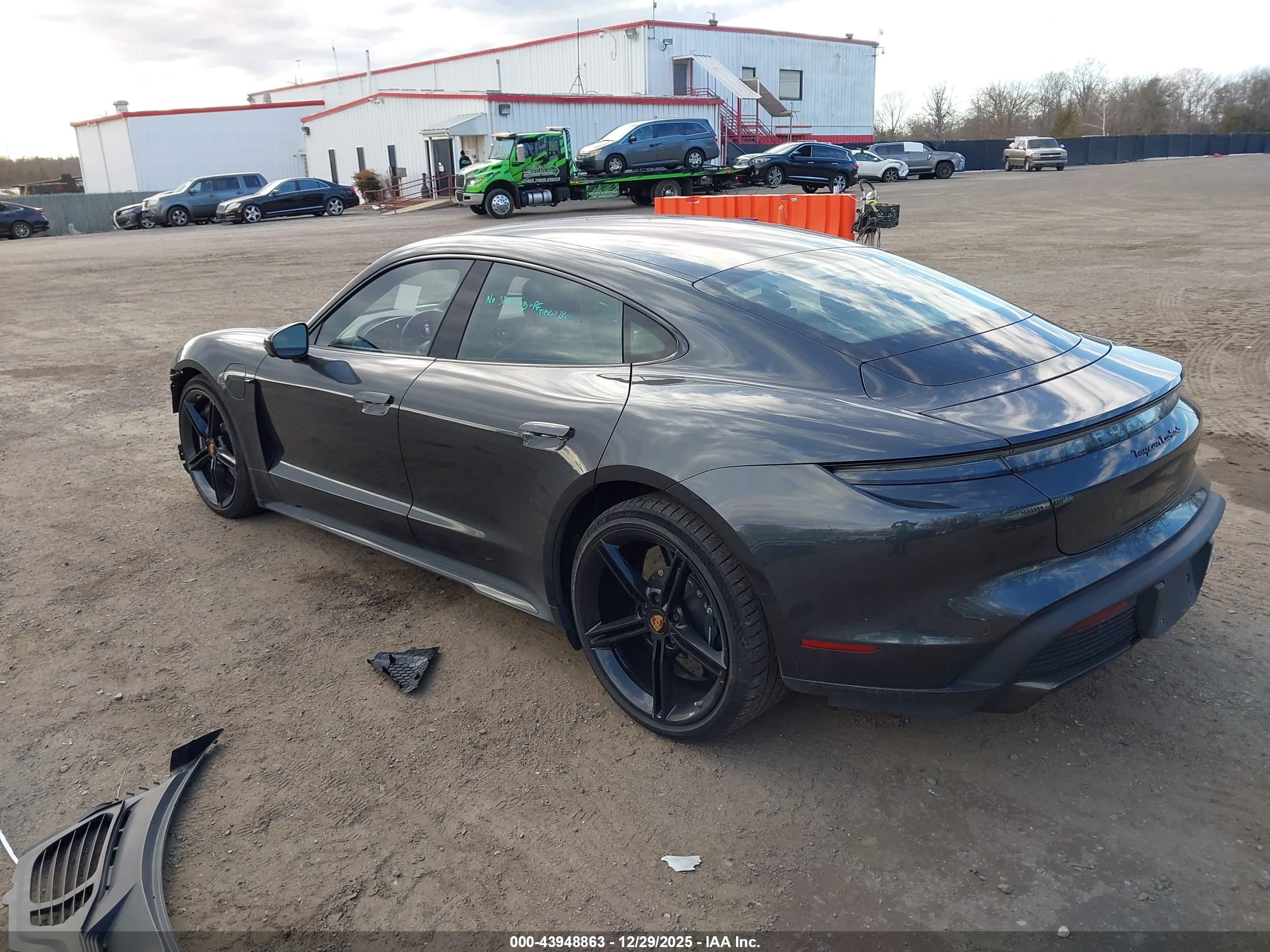 PORSCHE TAYCAN image 3
