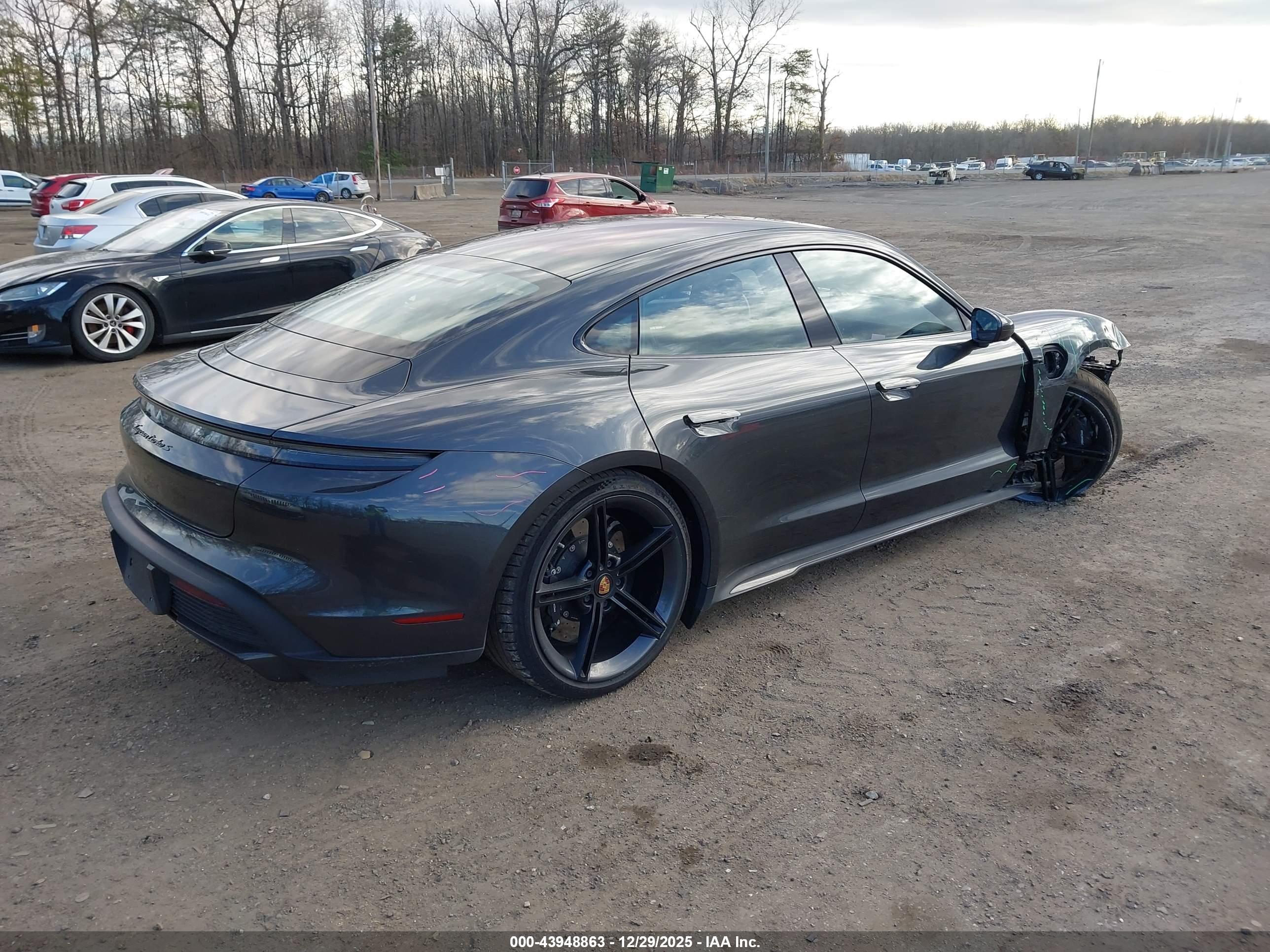 PORSCHE TAYCAN image 4