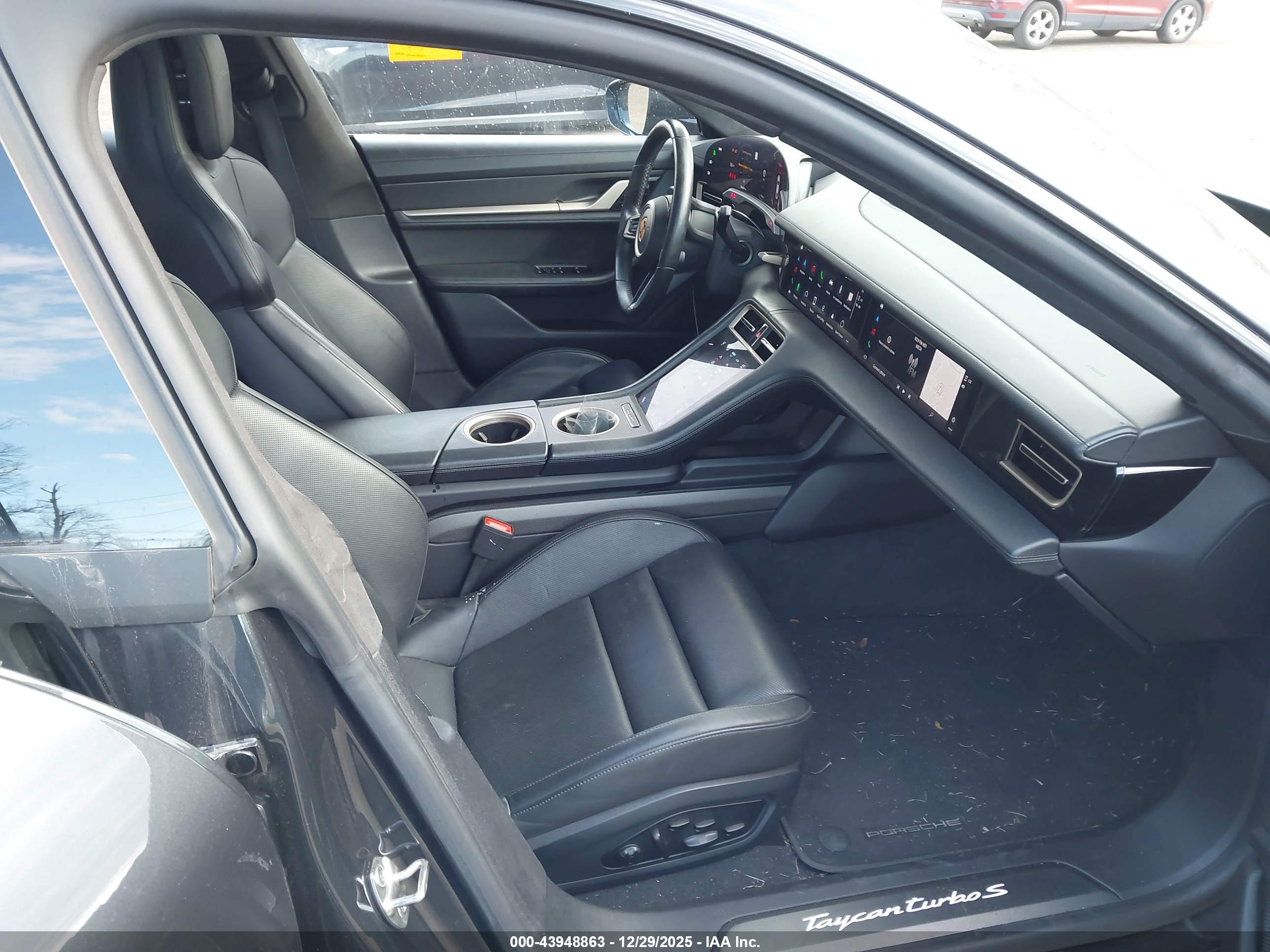 PORSCHE TAYCAN image 5