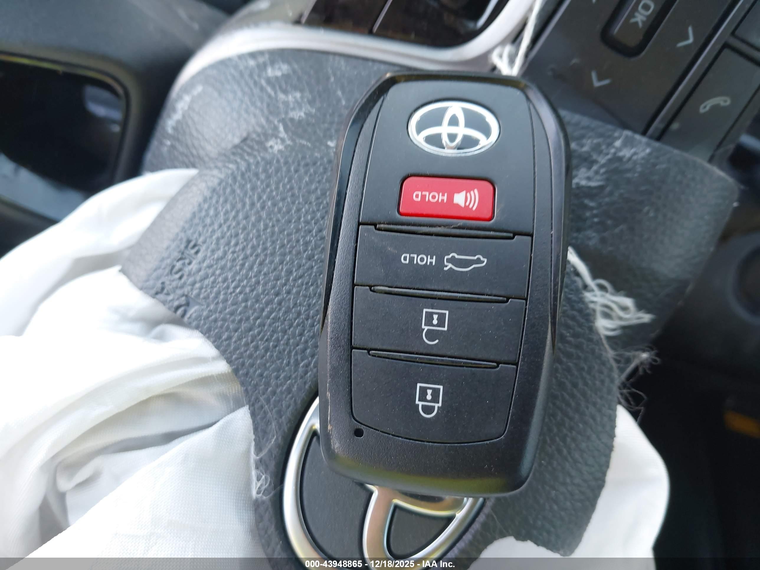 TOYOTA CAMRY image 11