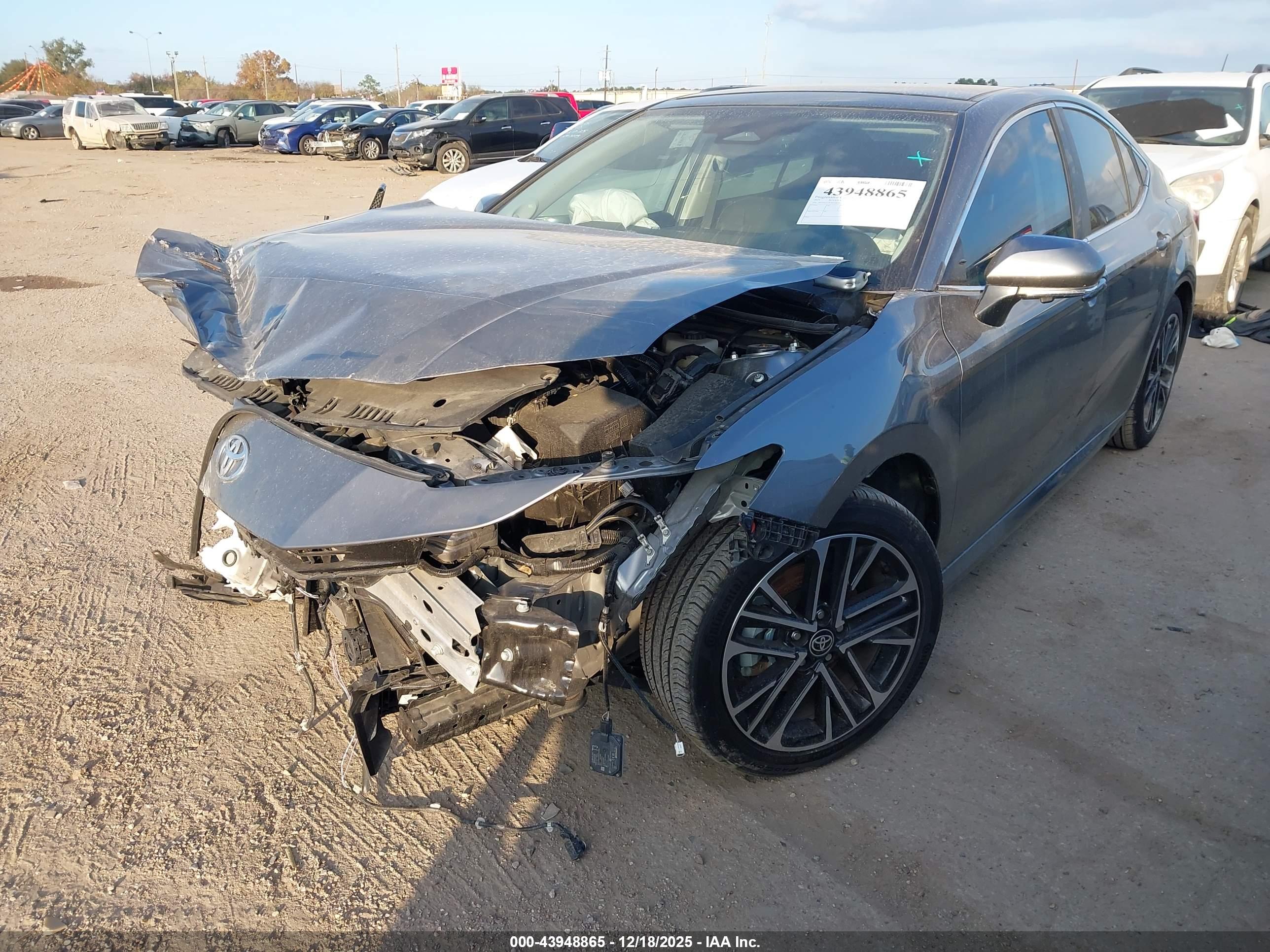 TOYOTA CAMRY image 2