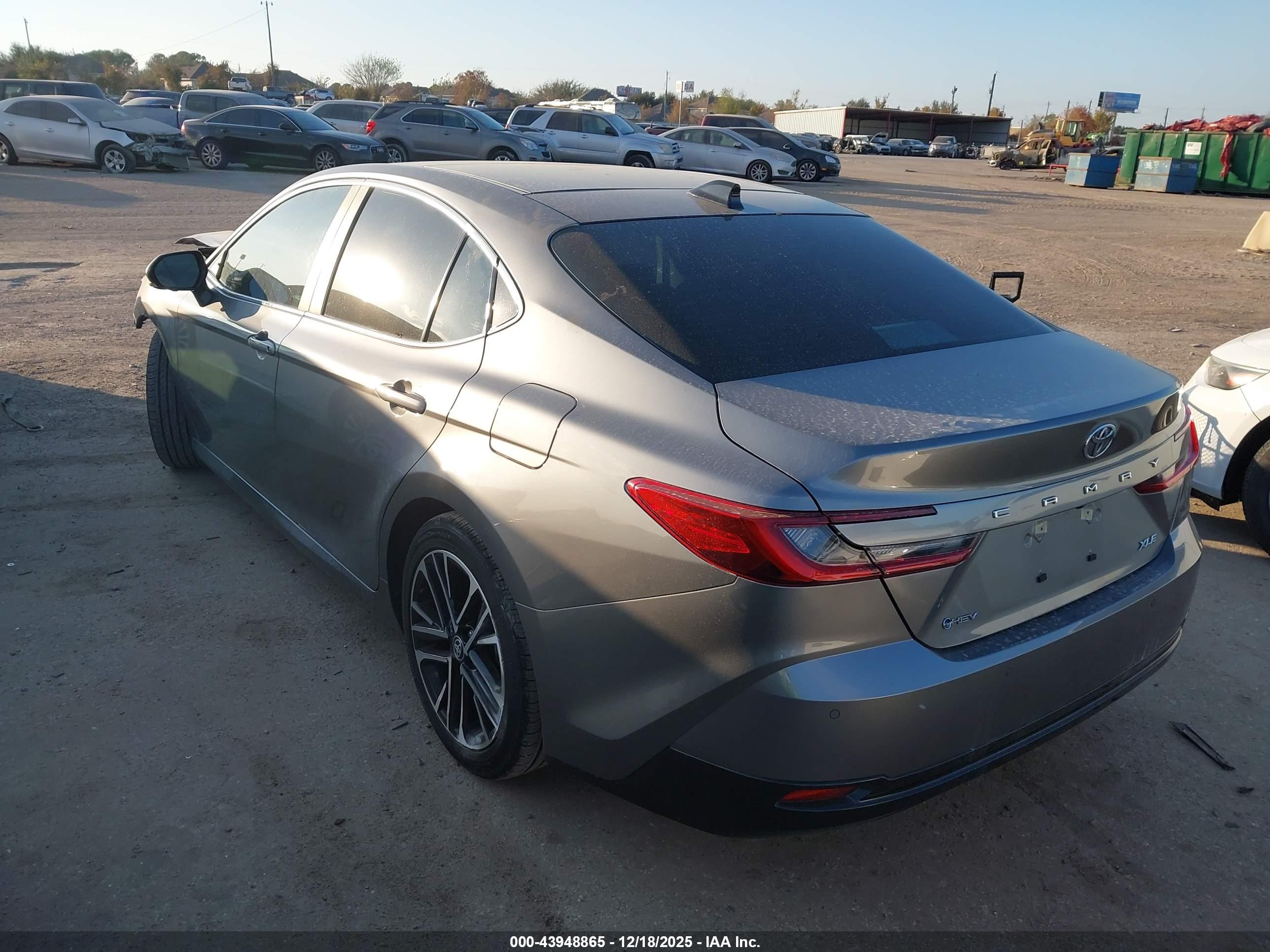 TOYOTA CAMRY image 3