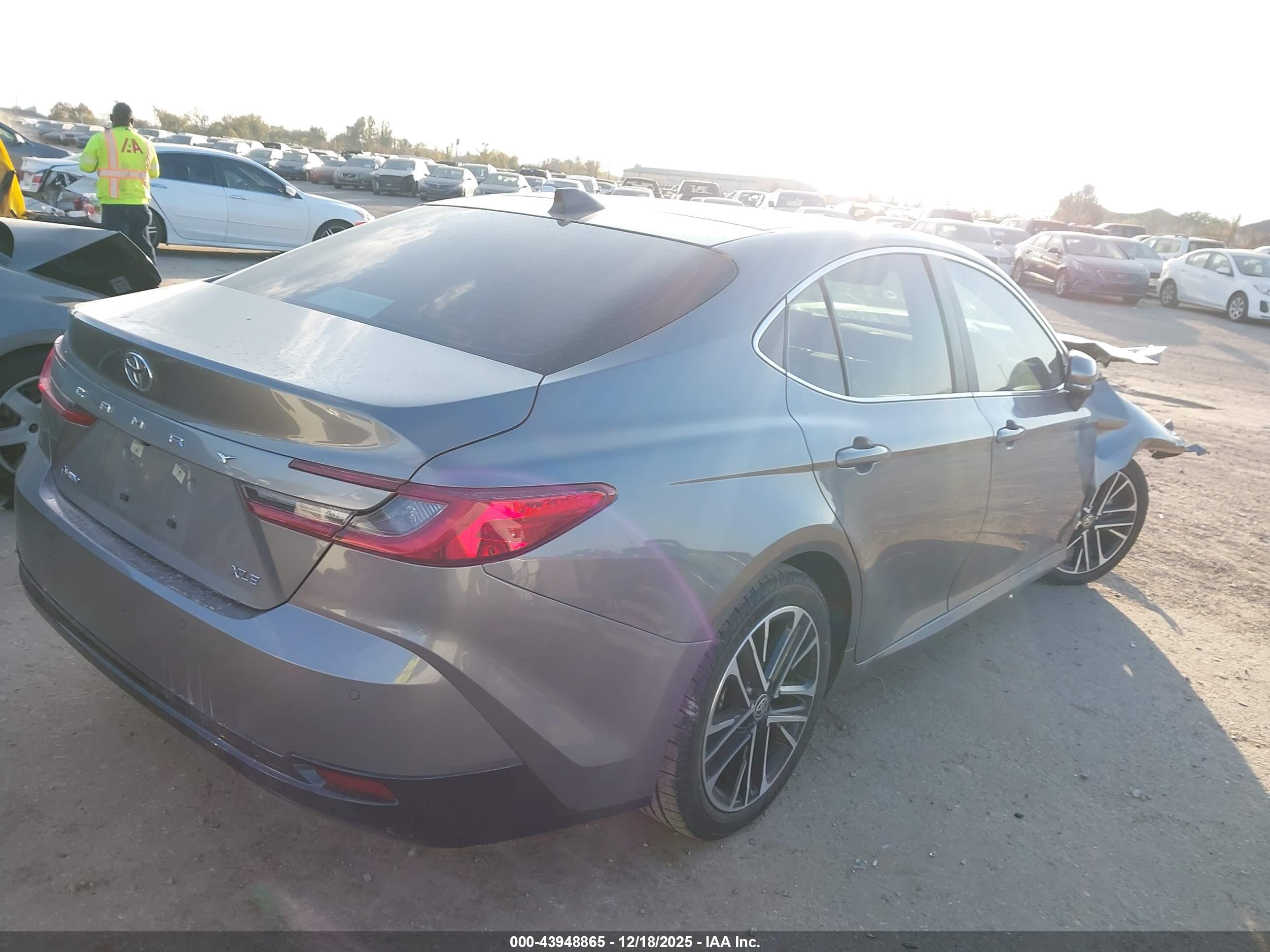 TOYOTA CAMRY image 4