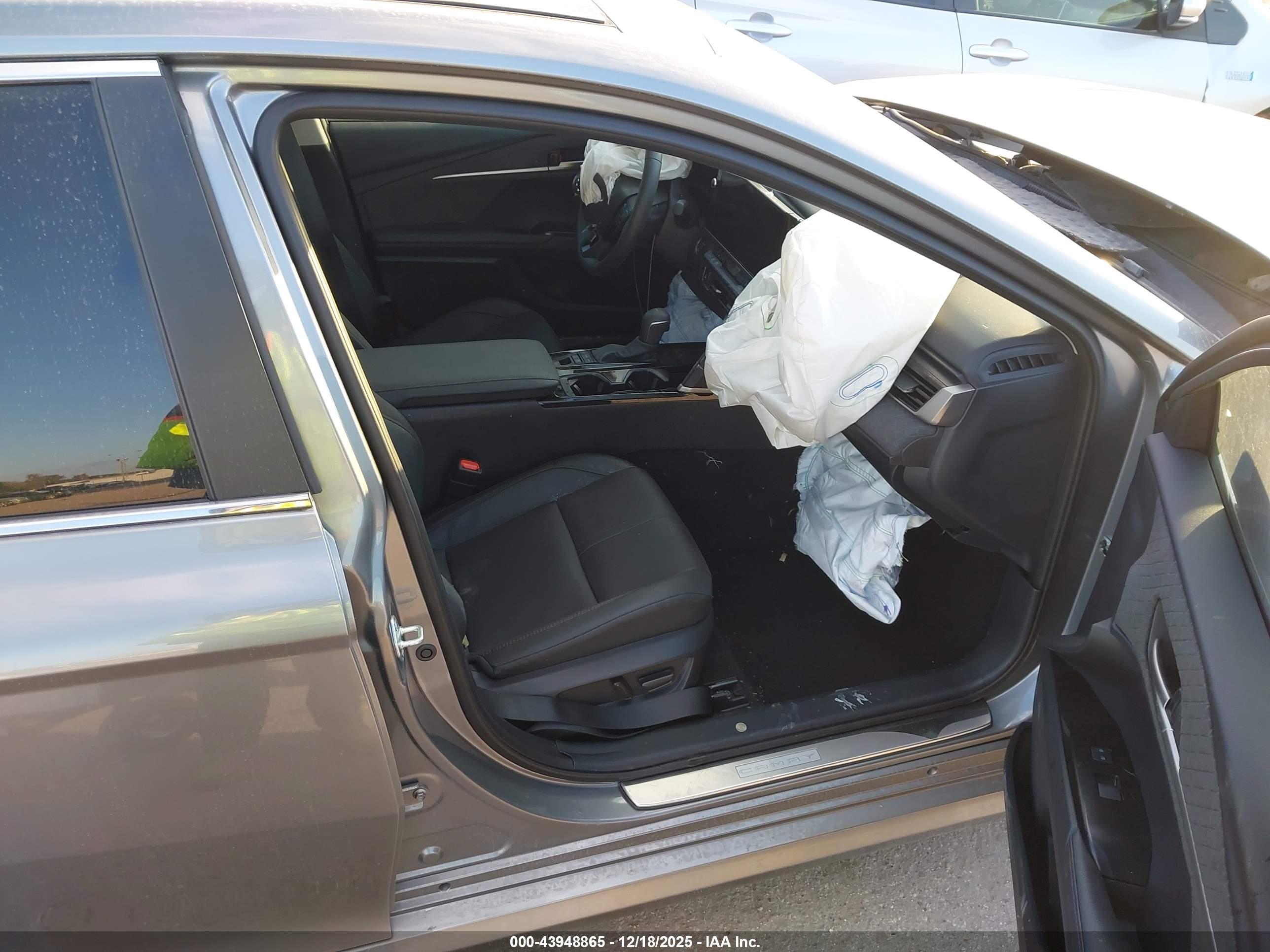 TOYOTA CAMRY image 5