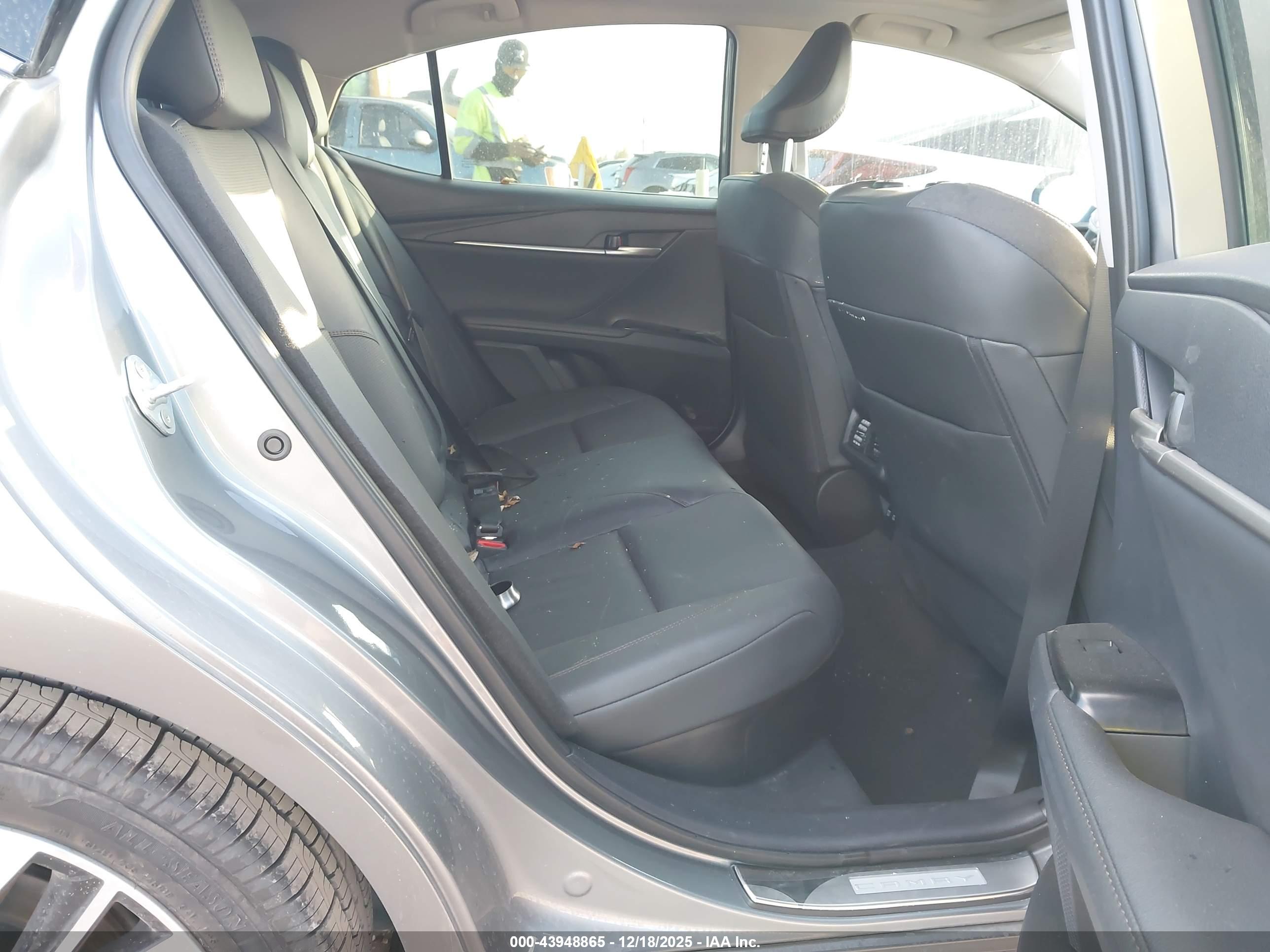 TOYOTA CAMRY image 8