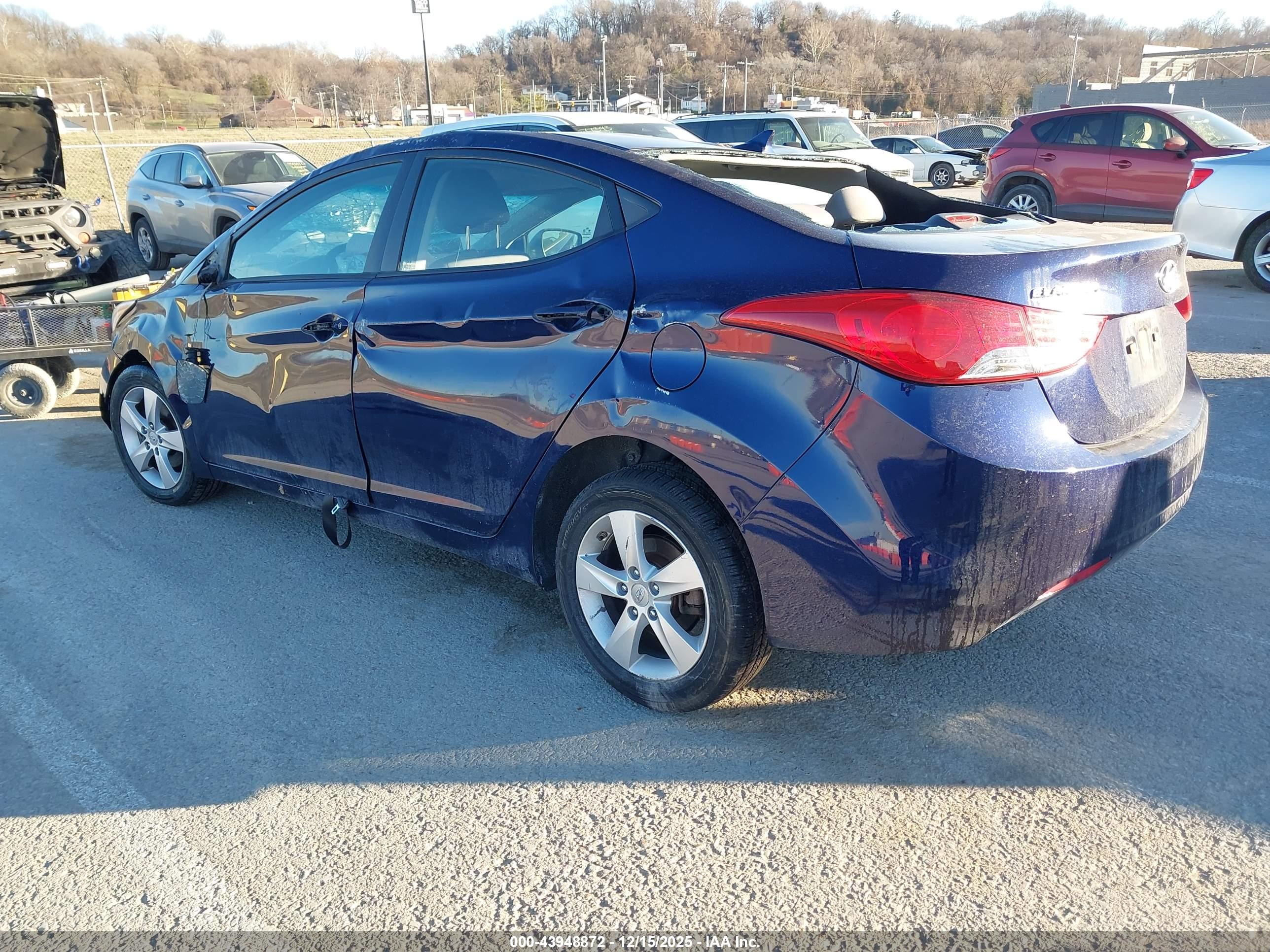 HYUNDAI ELANTRA image 3