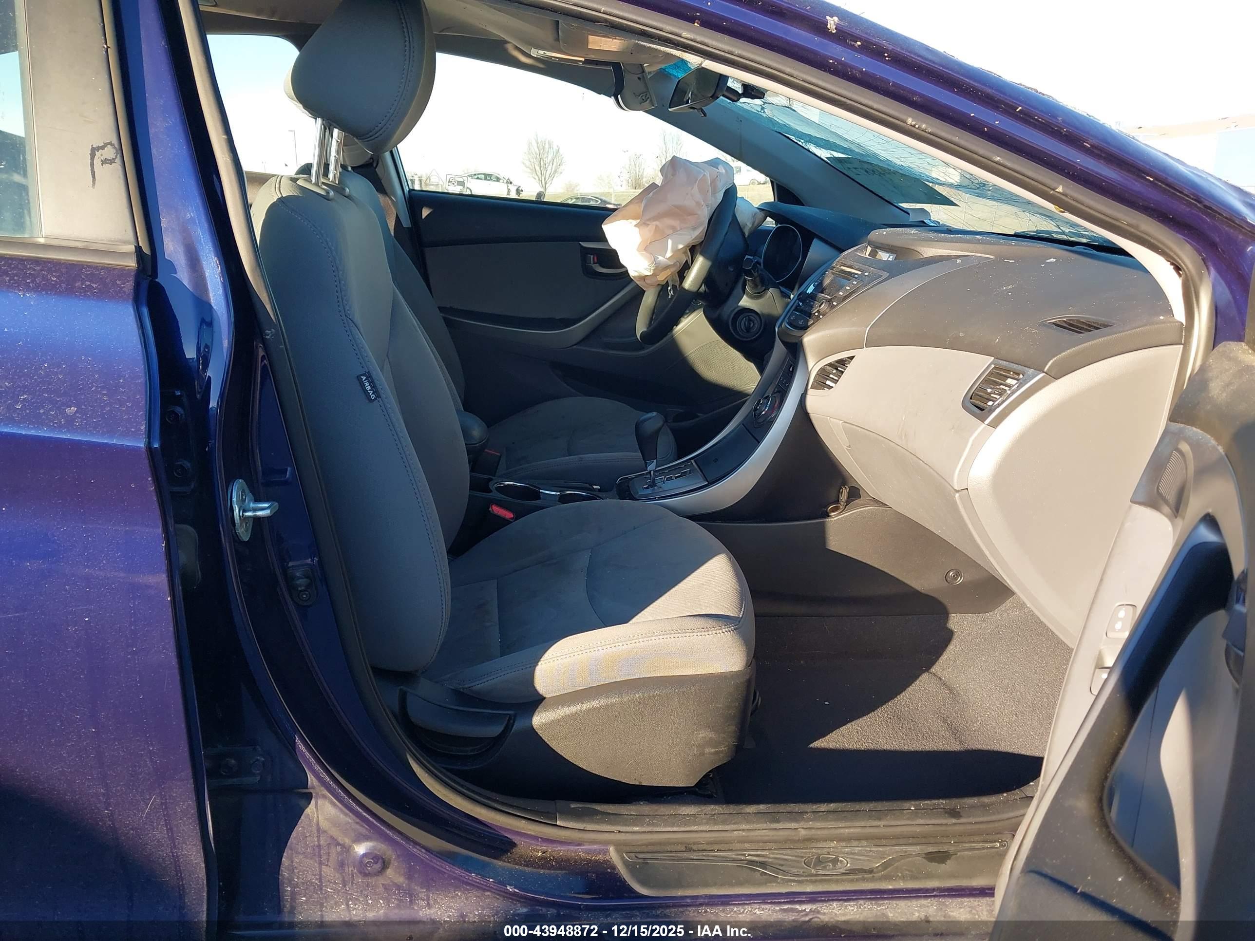 HYUNDAI ELANTRA image 5