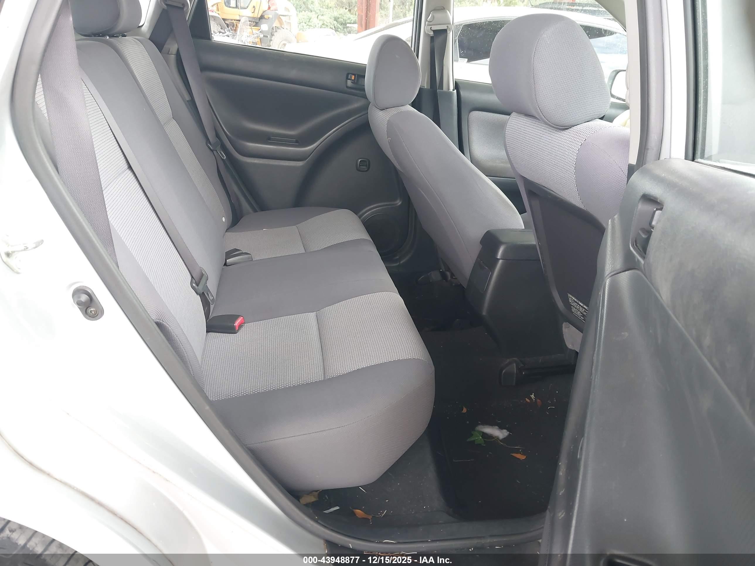 PONTIAC VIBE image 8