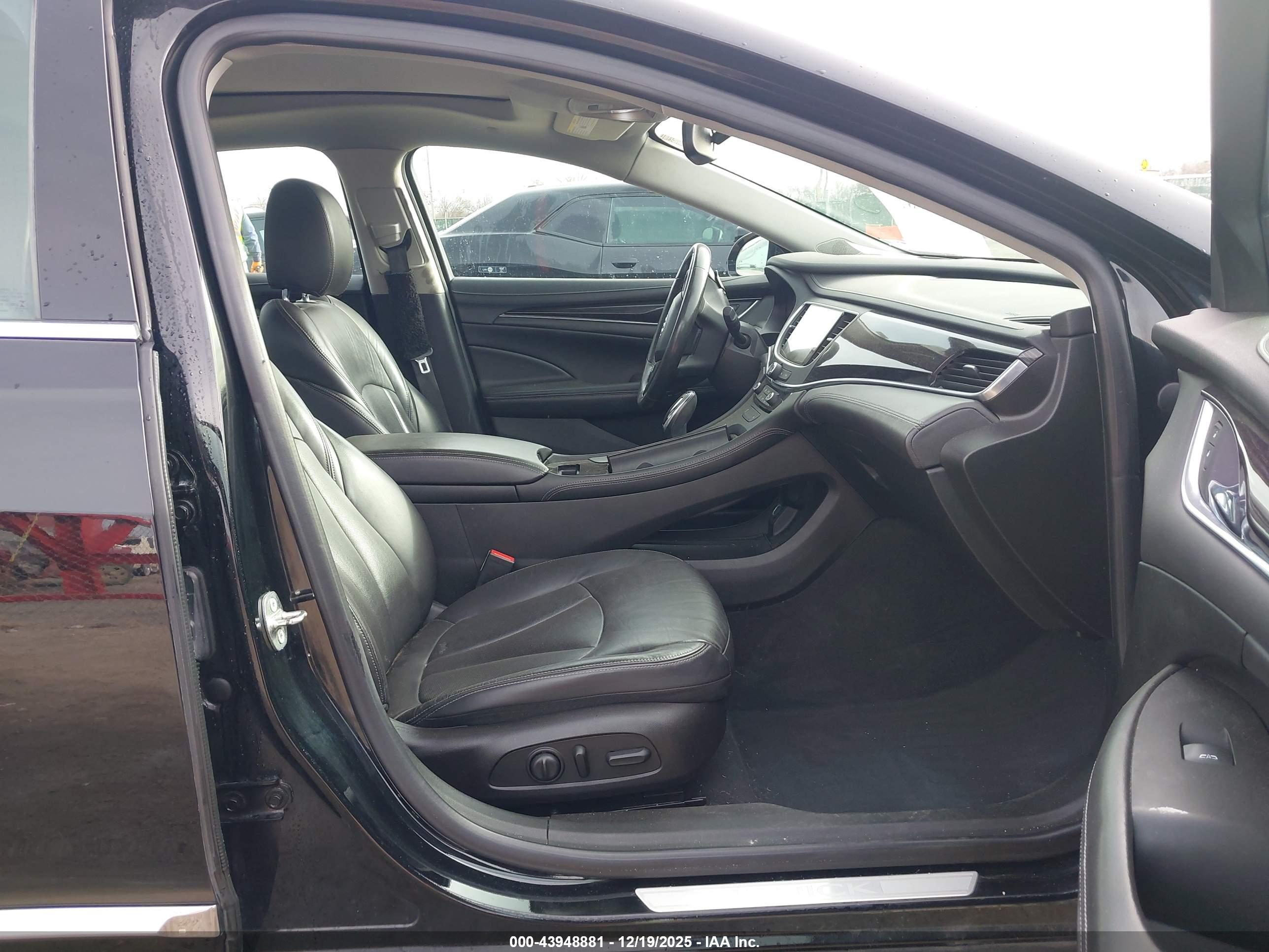 BUICK LACROSSE image 5