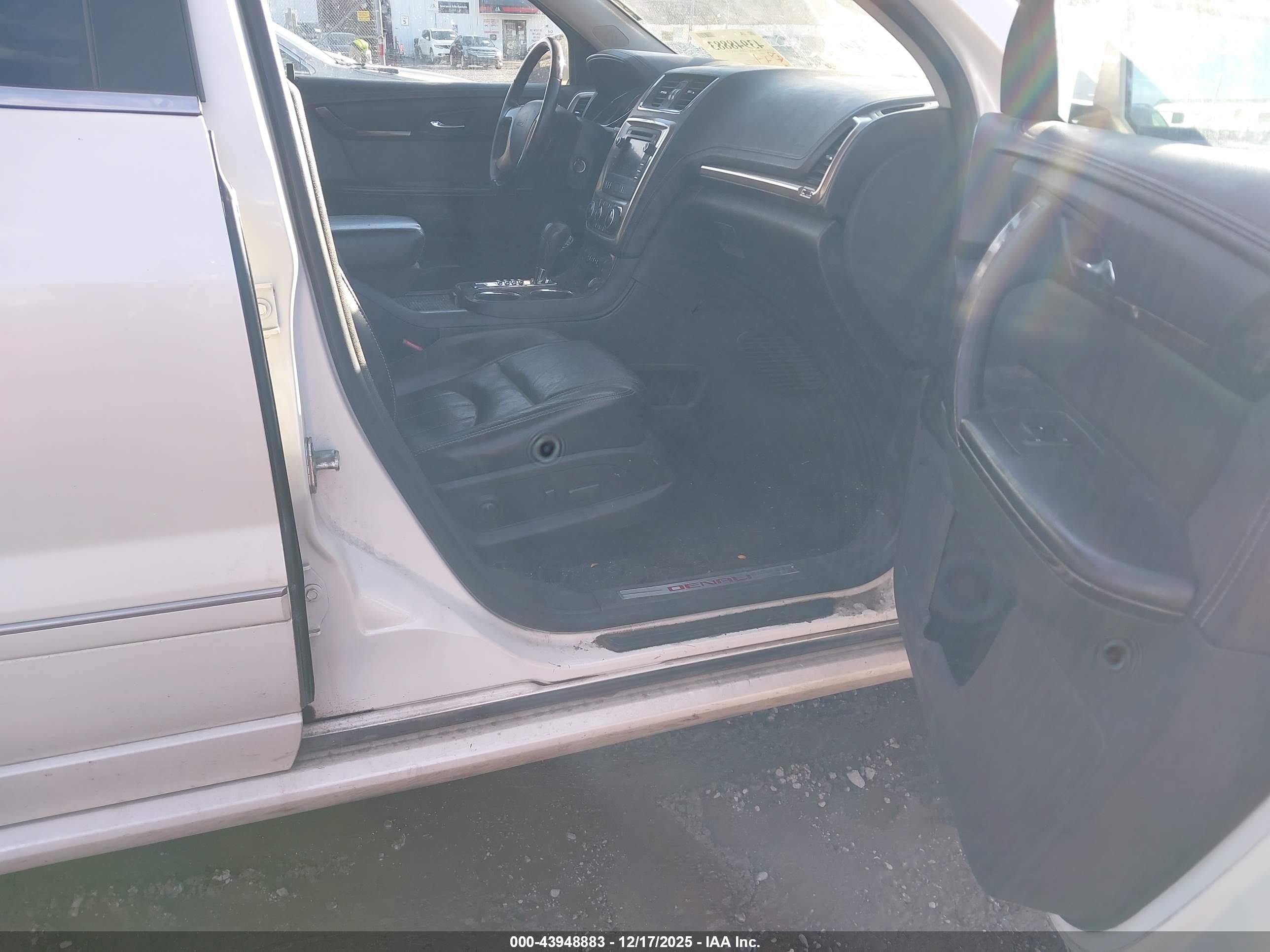 GMC ACADIA image 5