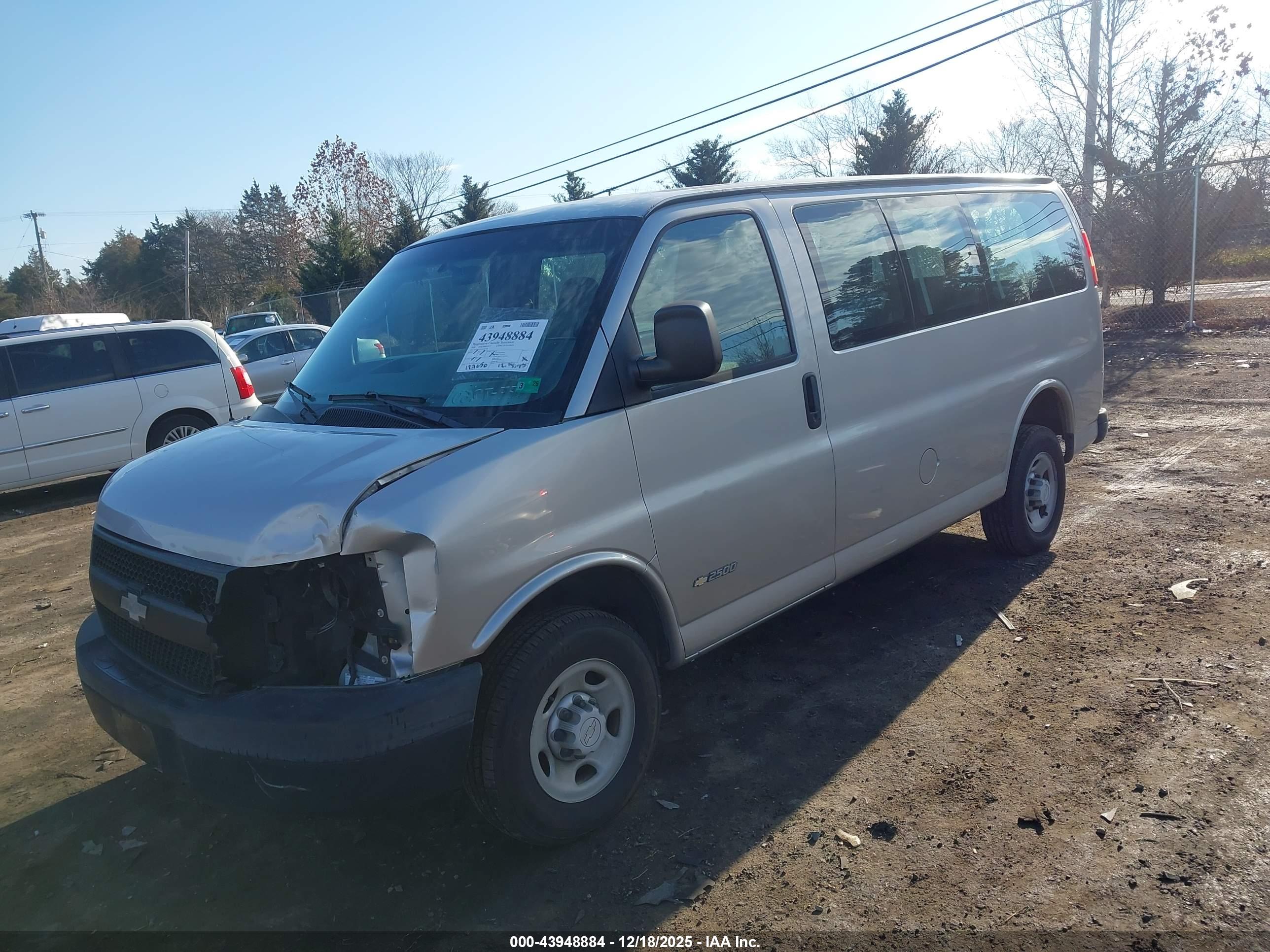 CHEVROLET EXPRESS image 2