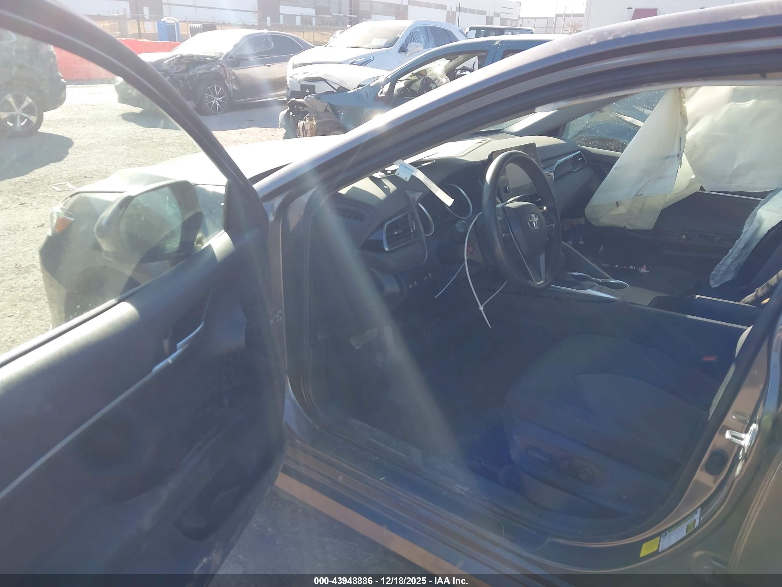 TOYOTA CAMRY image 5