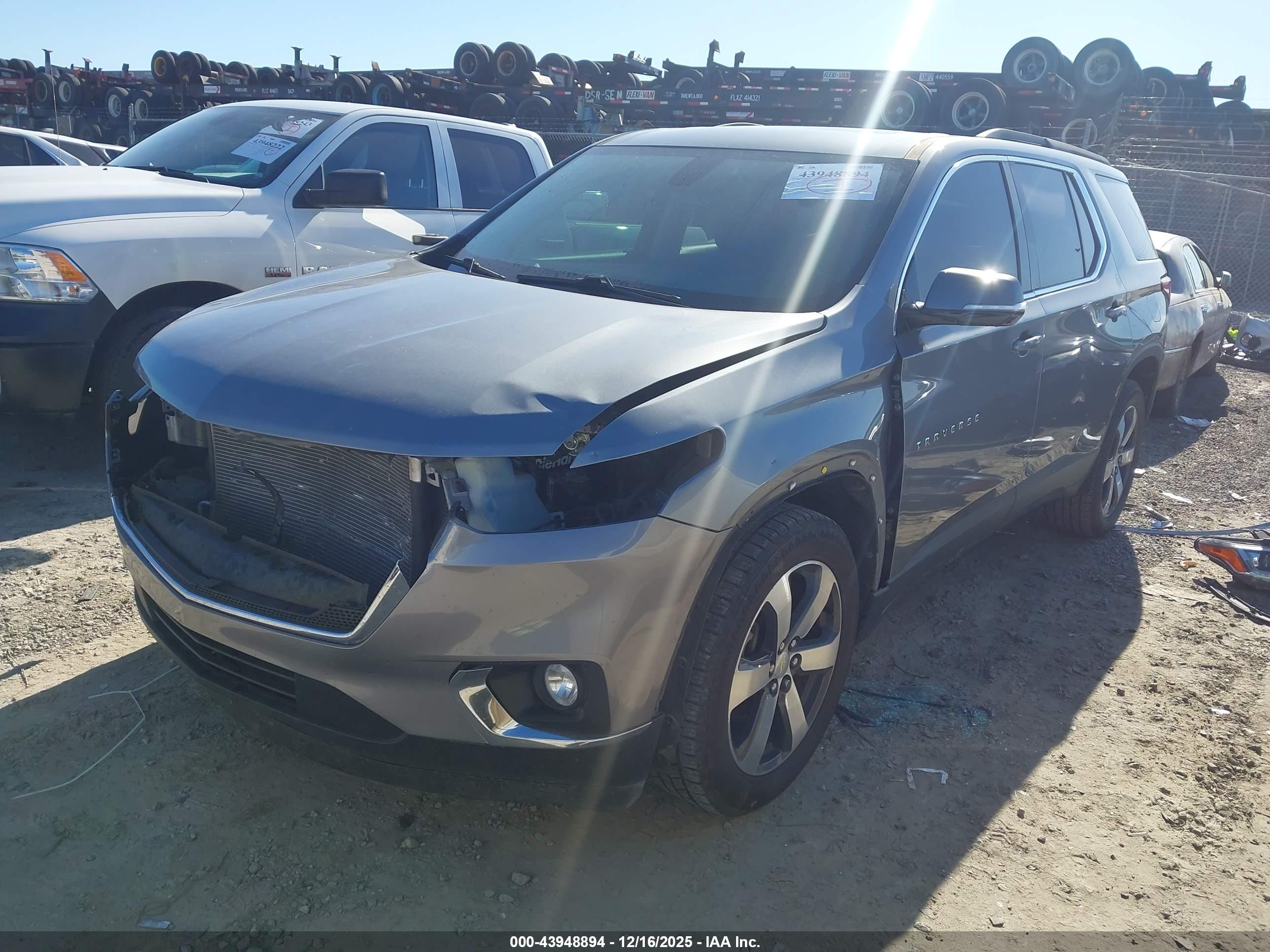 CHEVROLET TRAVERSE image 2