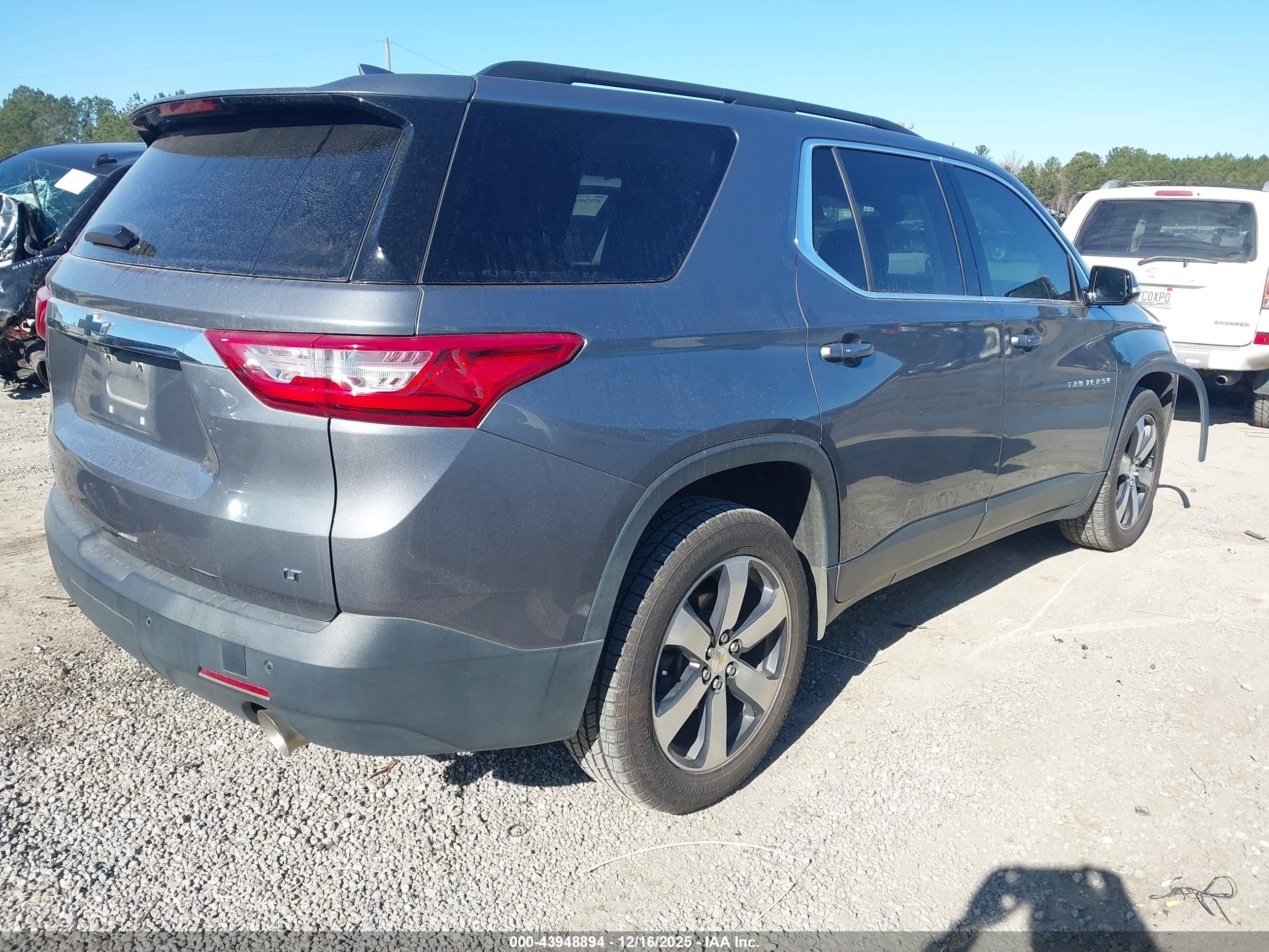 CHEVROLET TRAVERSE image 4