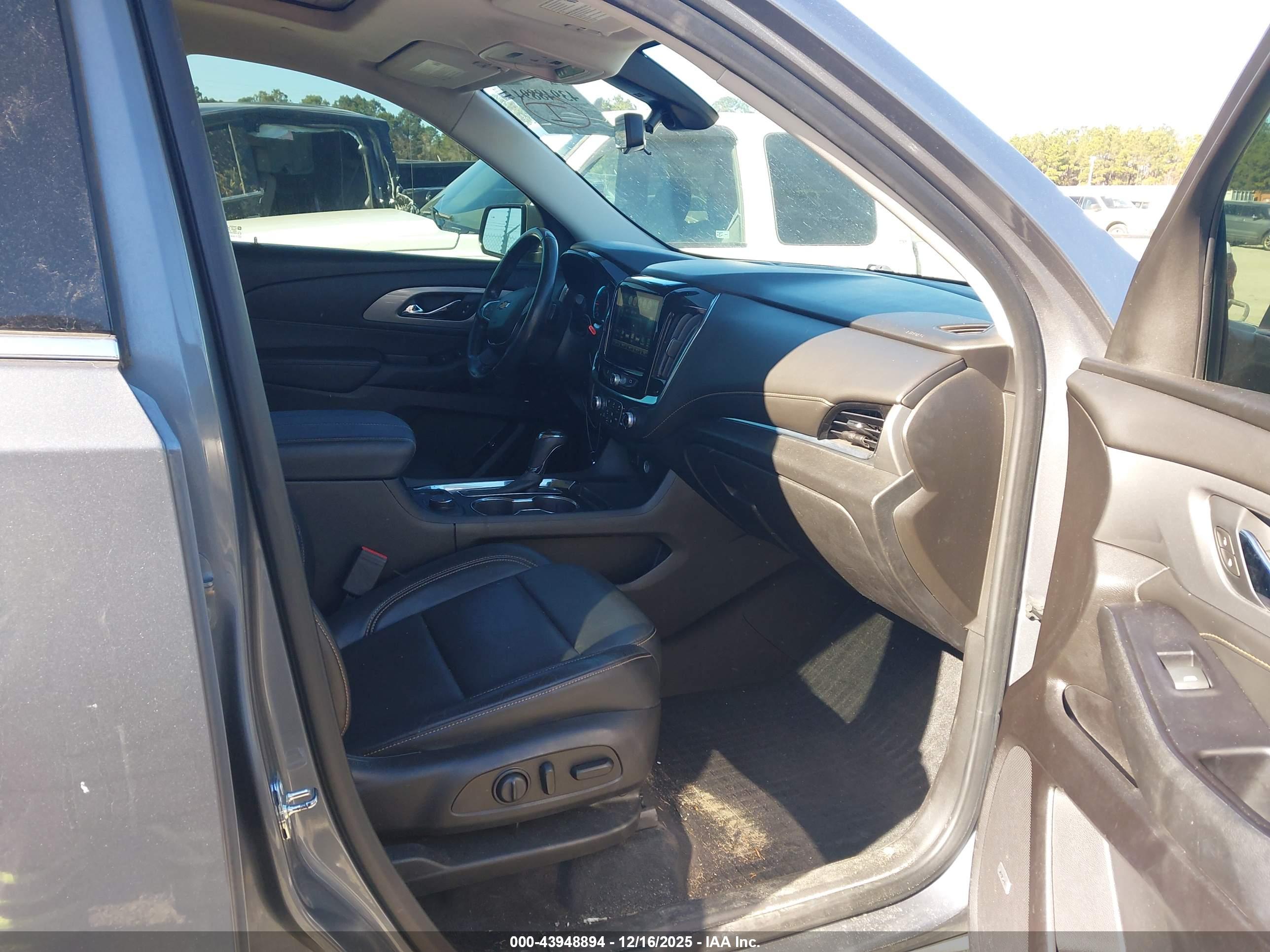 CHEVROLET TRAVERSE image 5