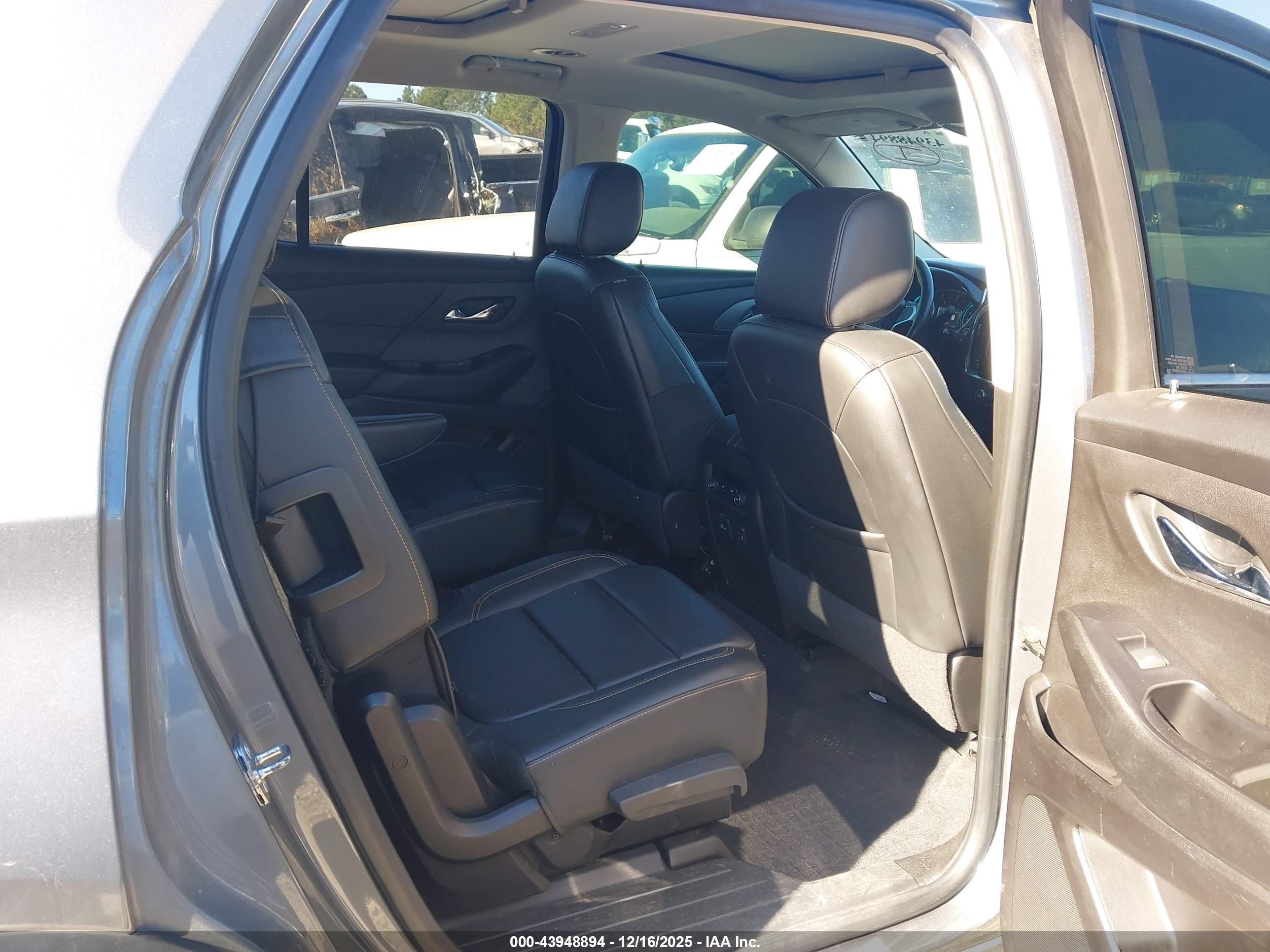 CHEVROLET TRAVERSE image 8