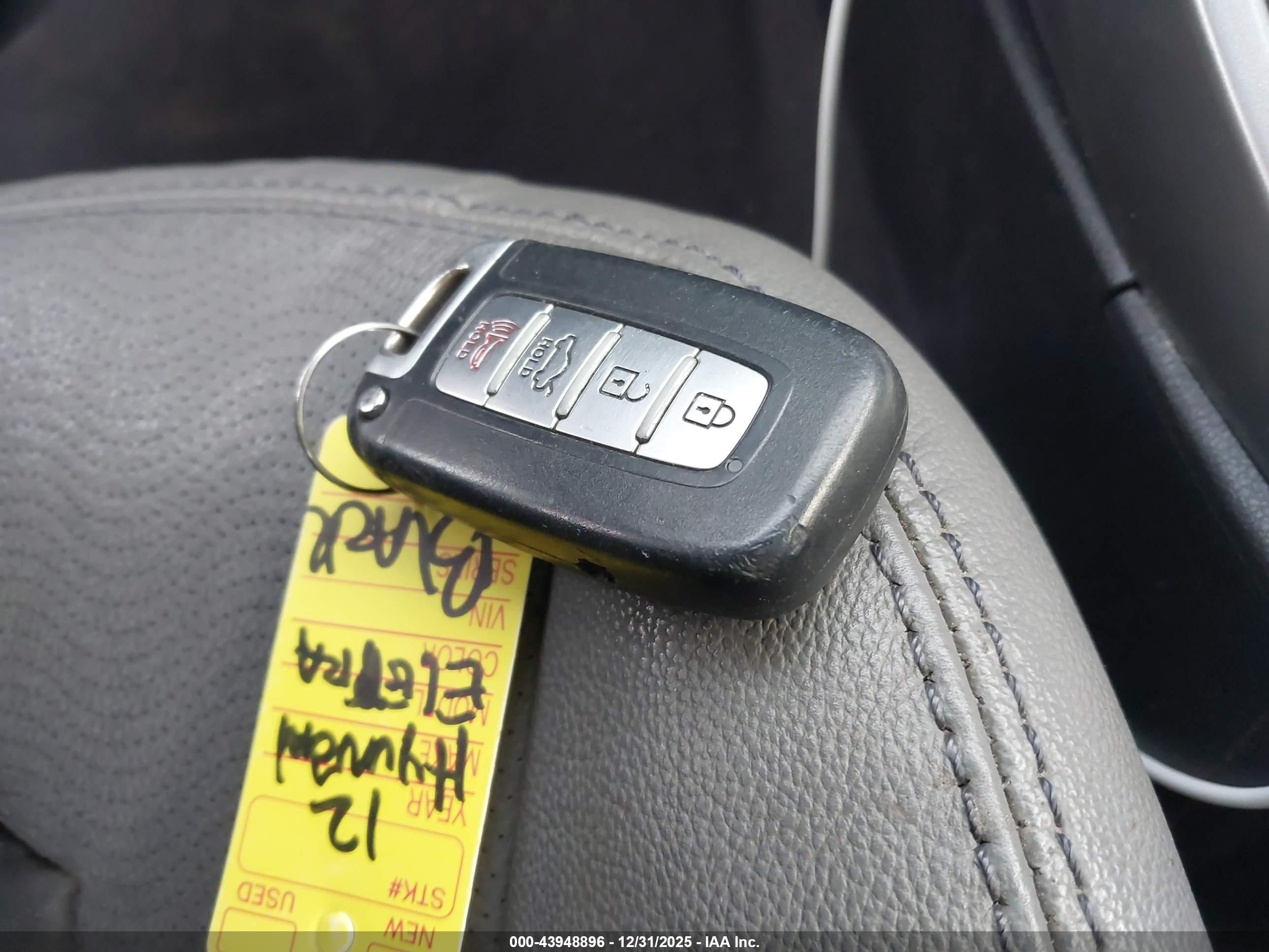 HYUNDAI ELANTRA image 11