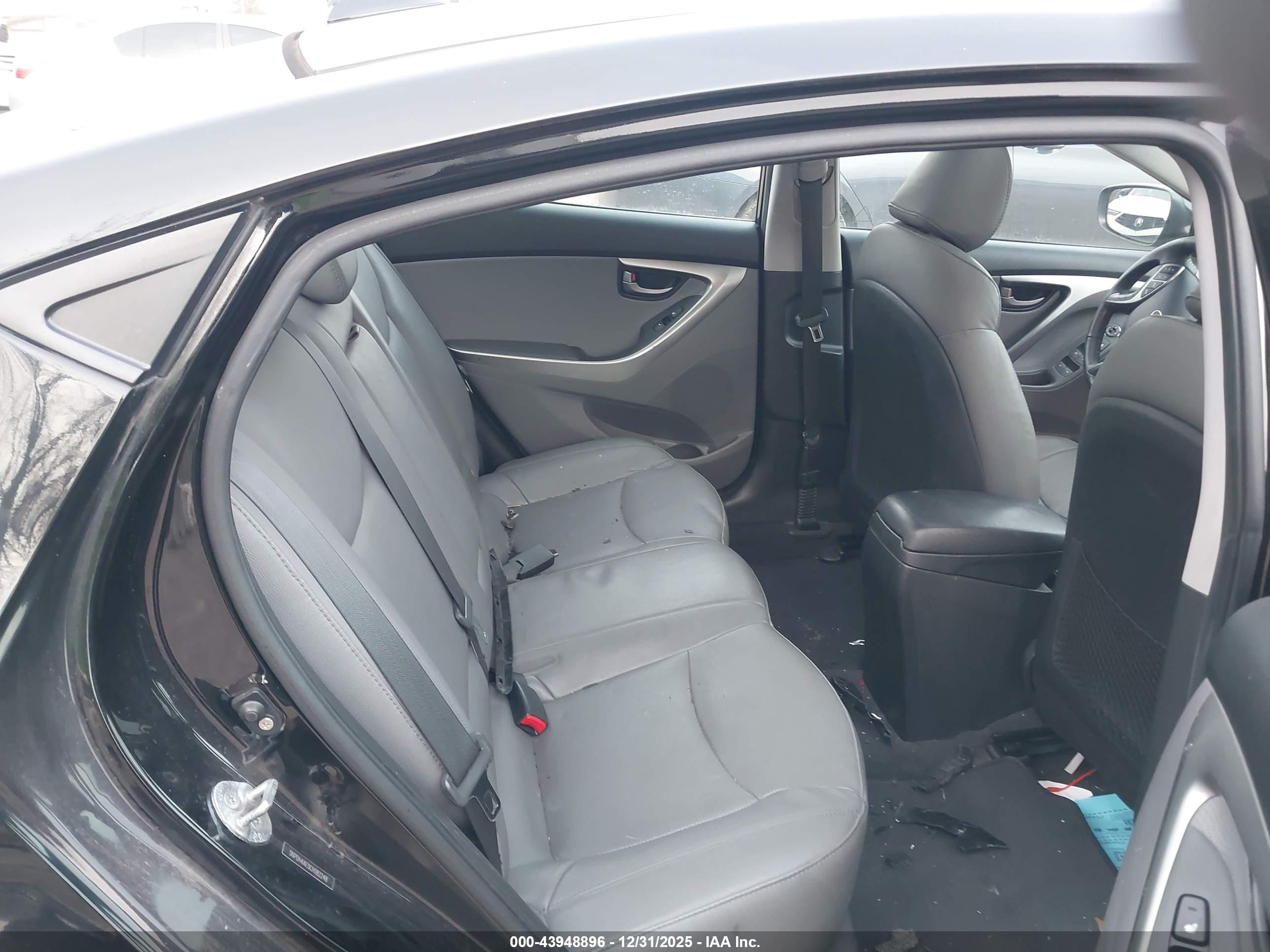 HYUNDAI ELANTRA image 8