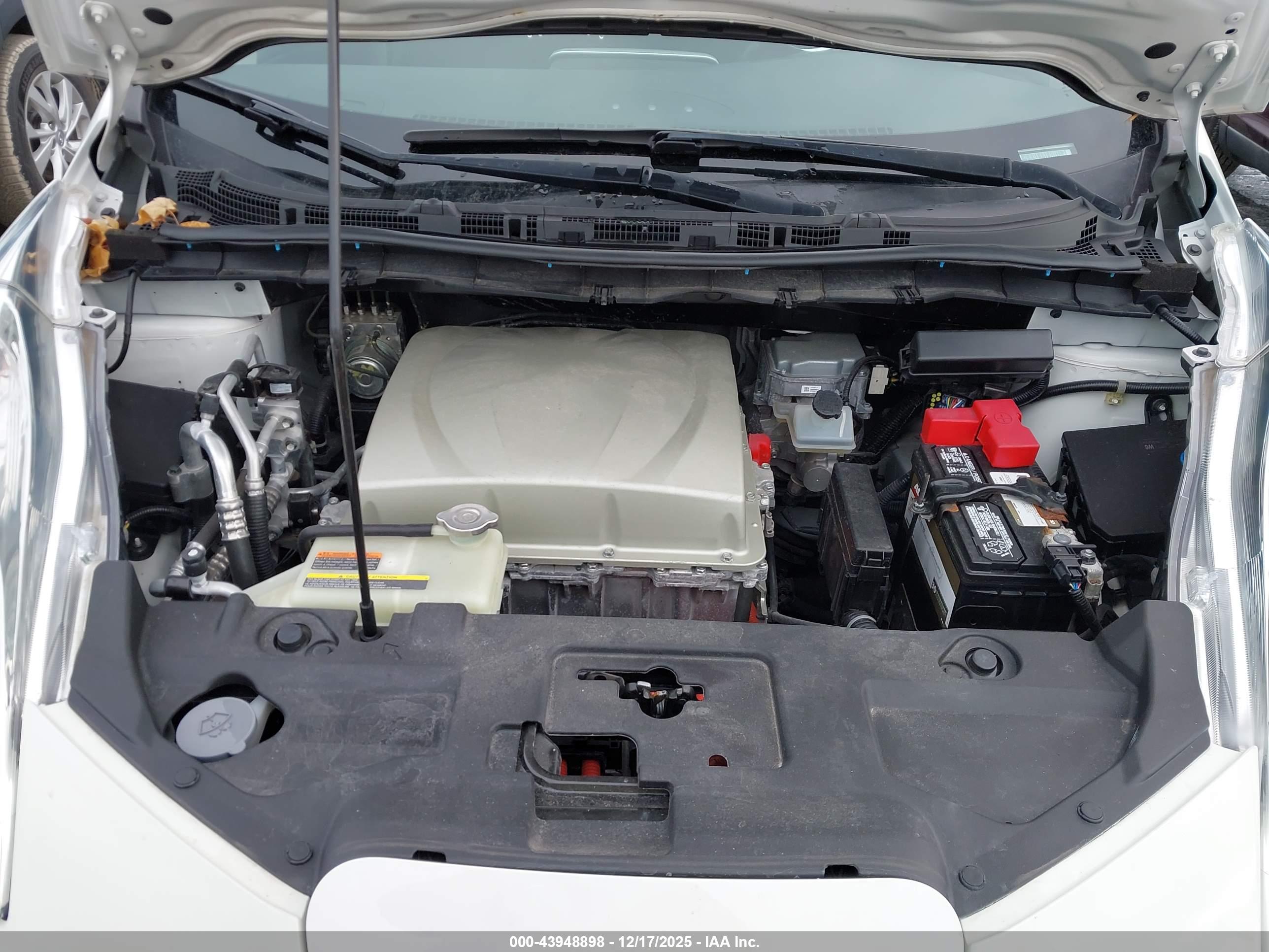 NISSAN LEAF image 10