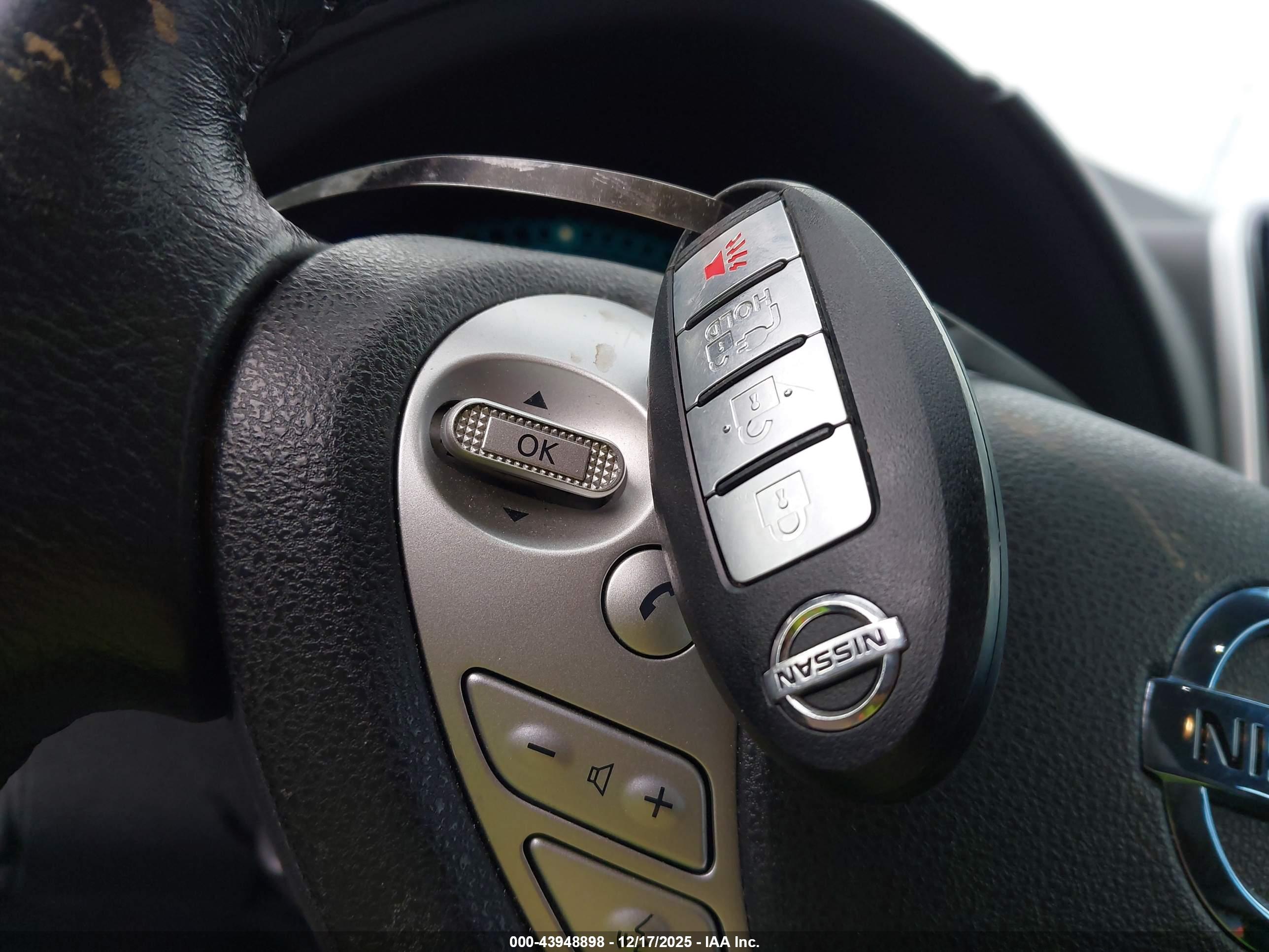 NISSAN LEAF image 11
