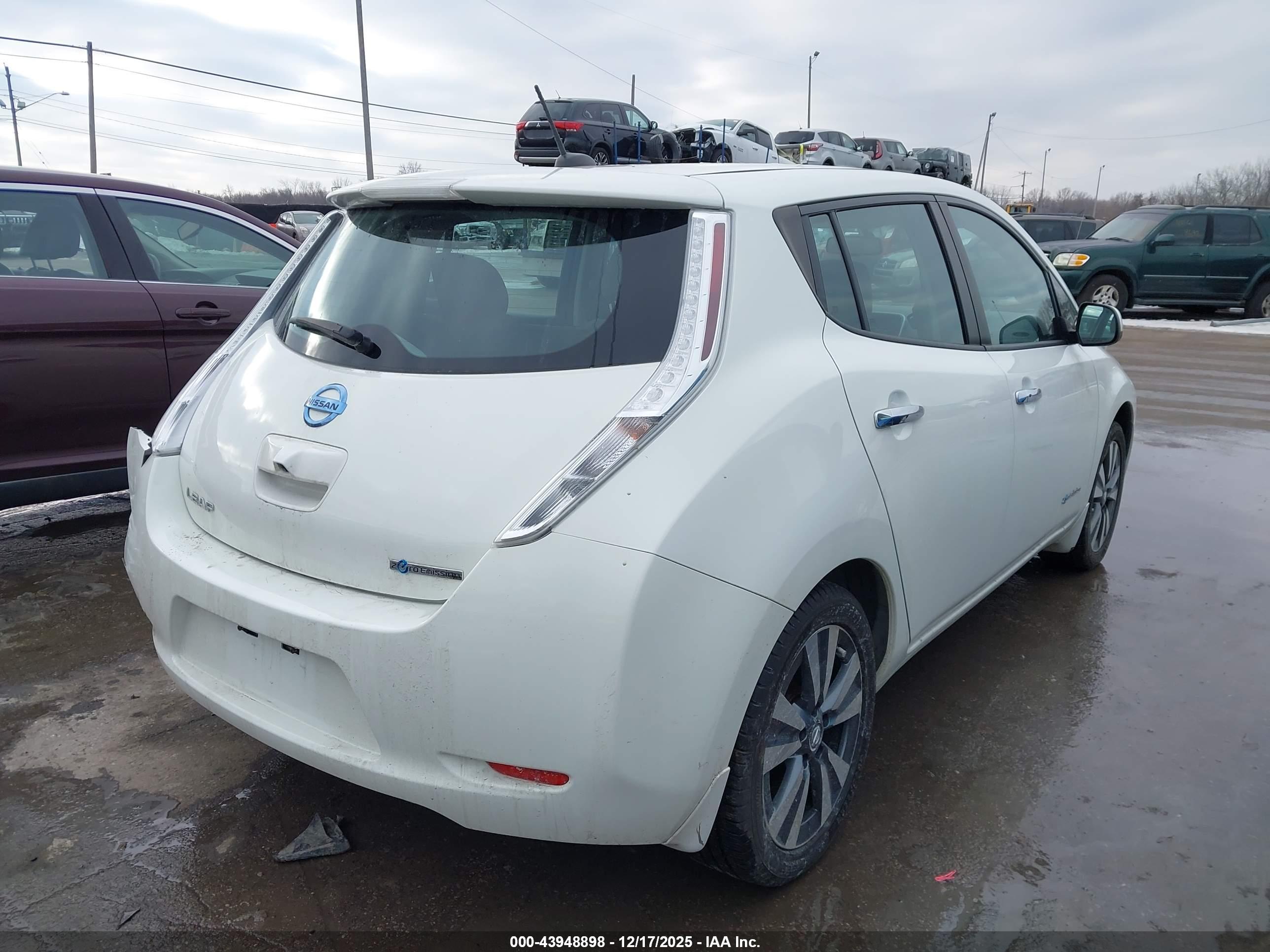NISSAN LEAF image 4