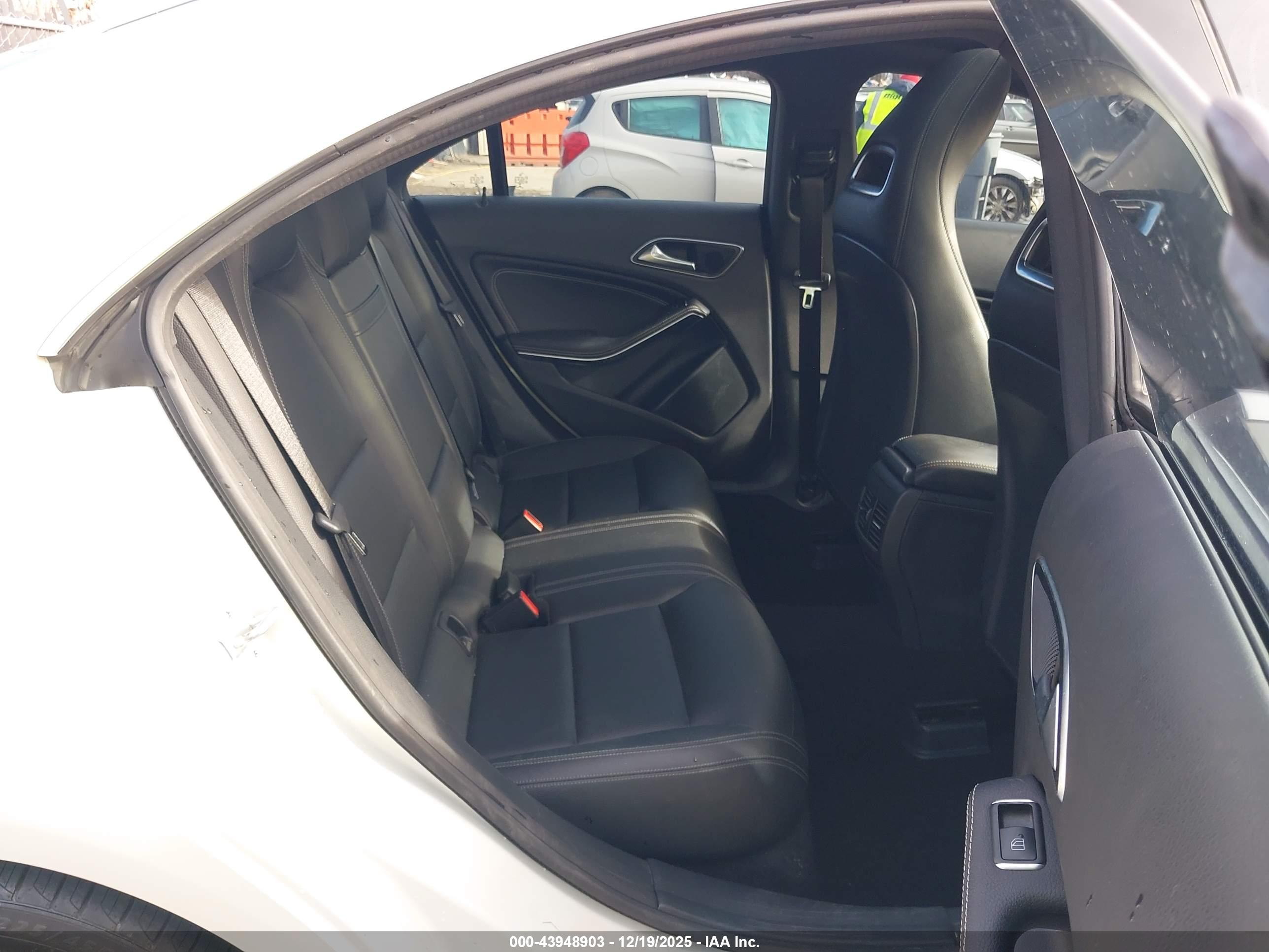 MERCEDES-BENZ CLA image 8