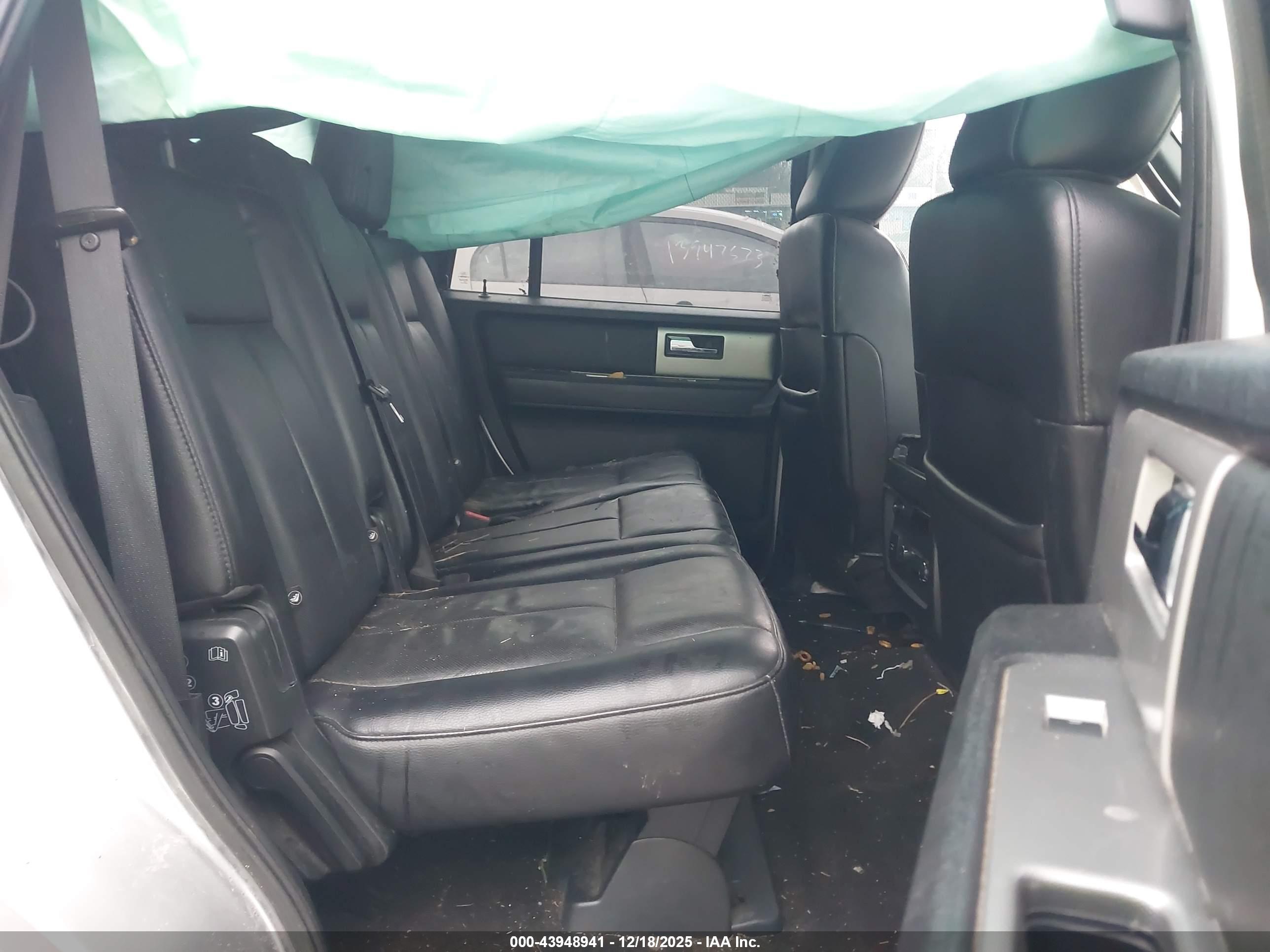 FORD EXPEDITION image 8