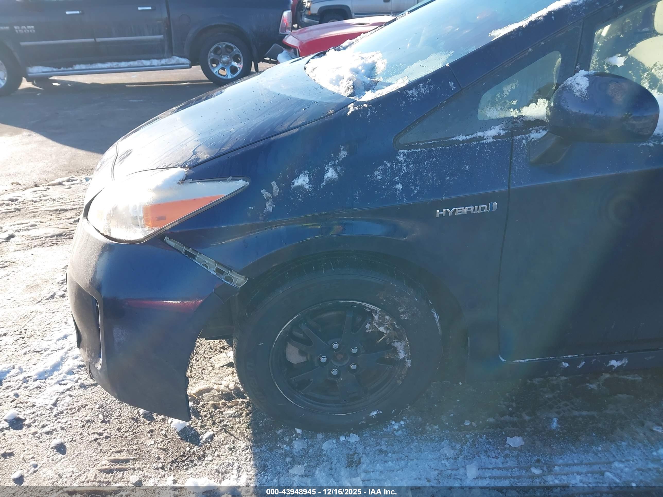 TOYOTA PRIUS image 6