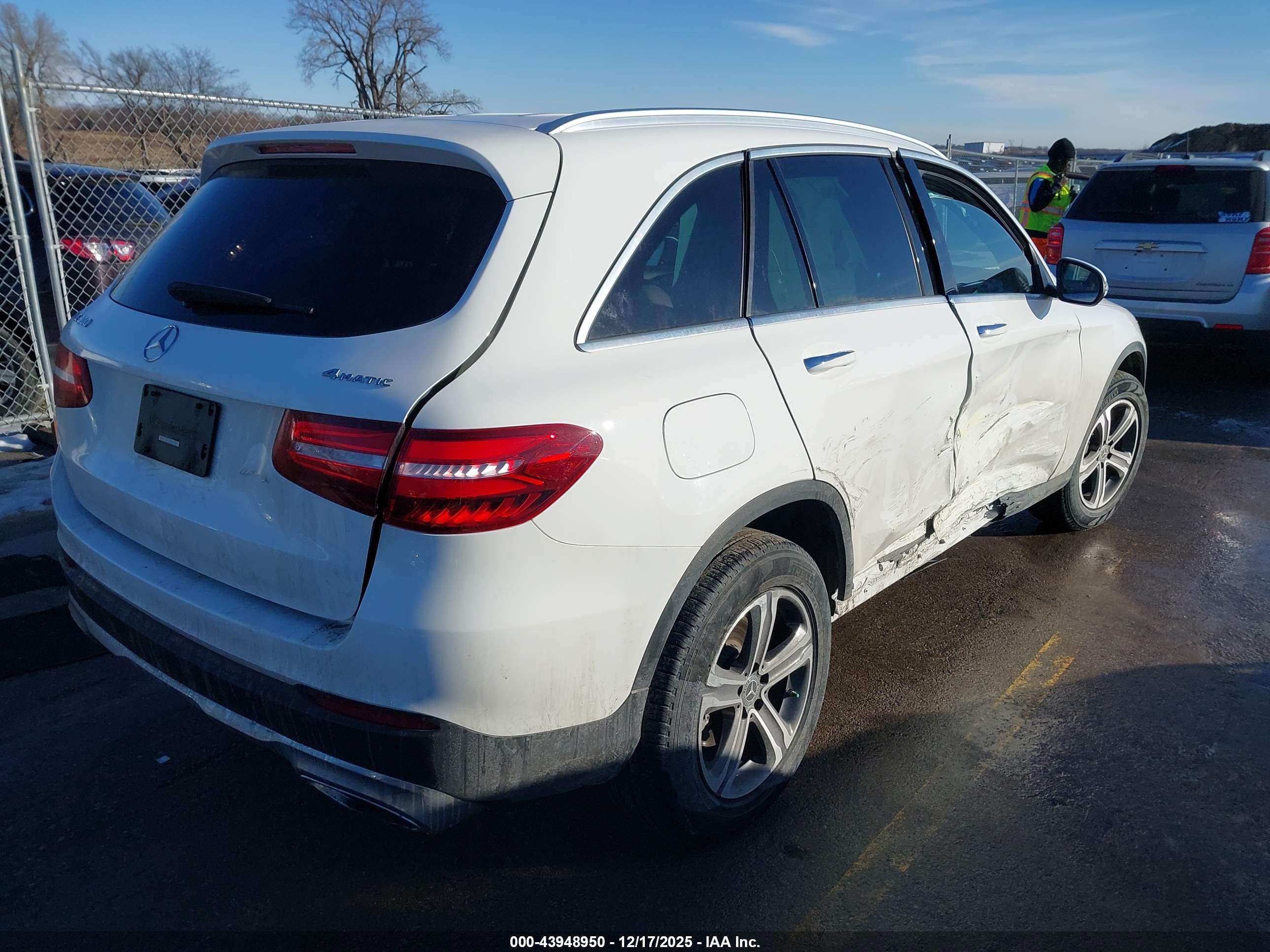 MERCEDES-BENZ GLC image 4