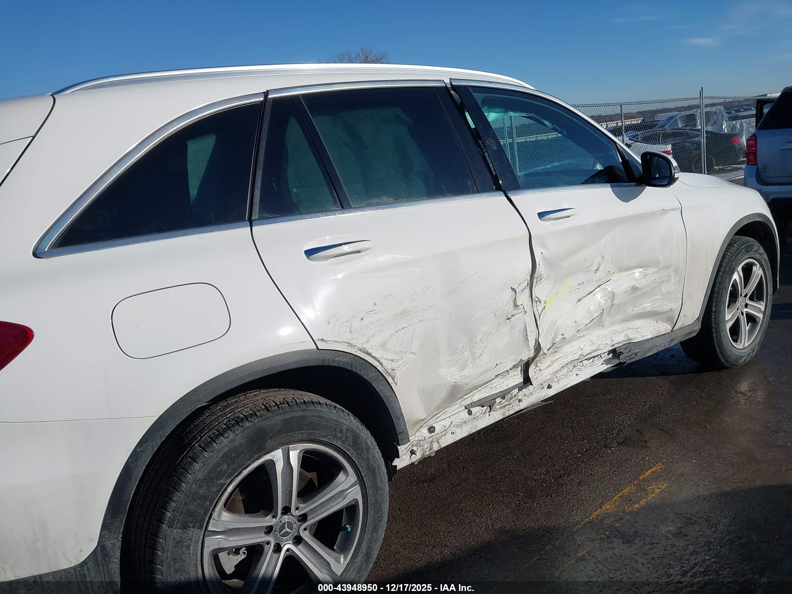 MERCEDES-BENZ GLC image 6