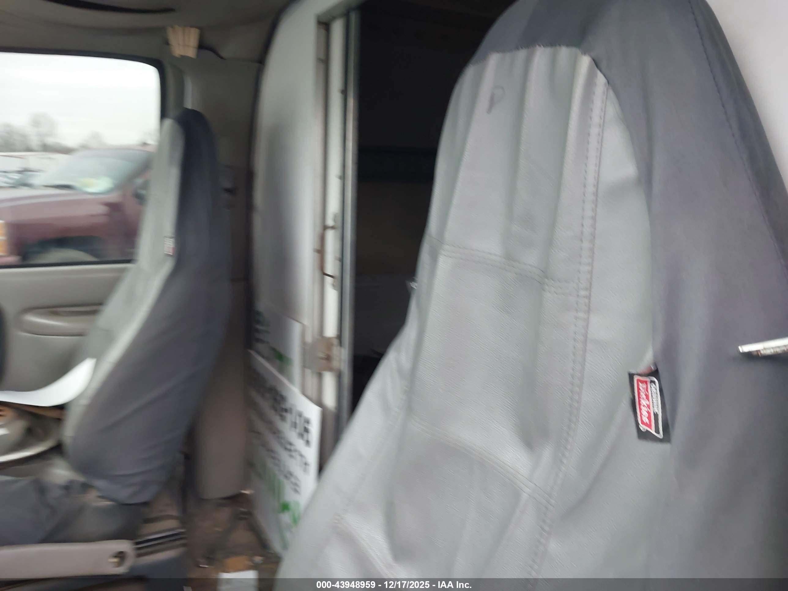 GMC SAVANA image 8