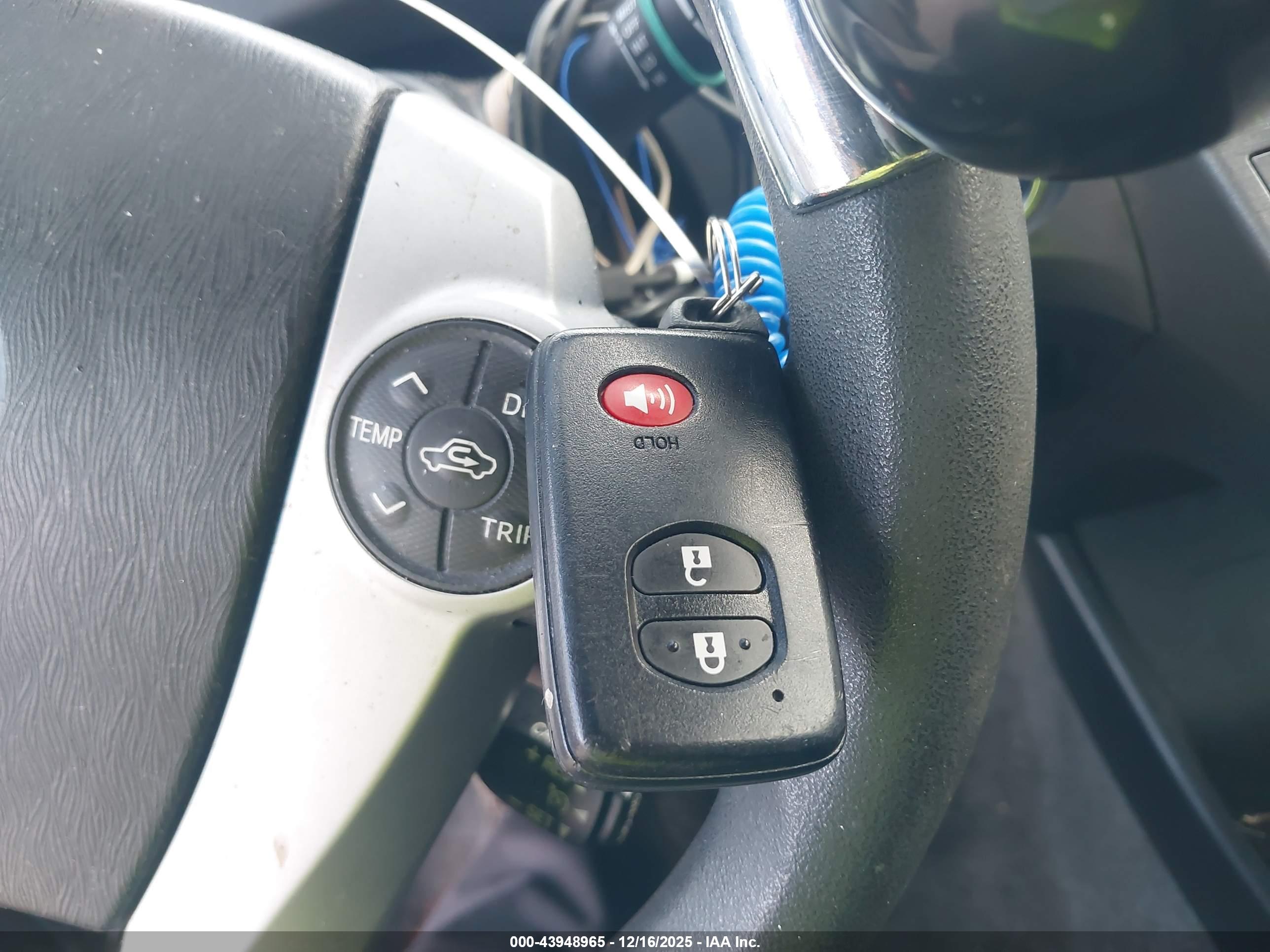 TOYOTA PRIUS image 11