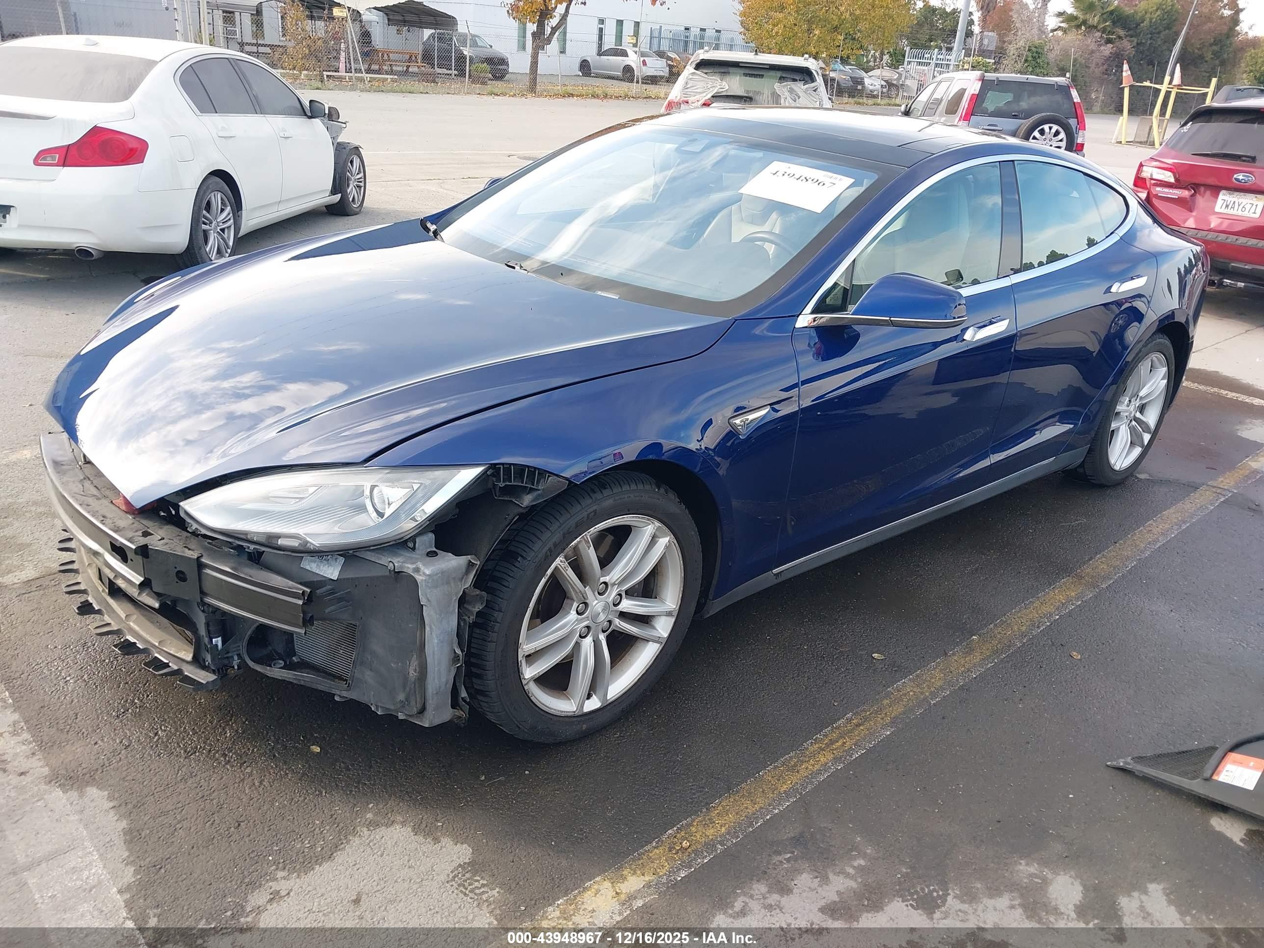 TESLA MODEL image 2