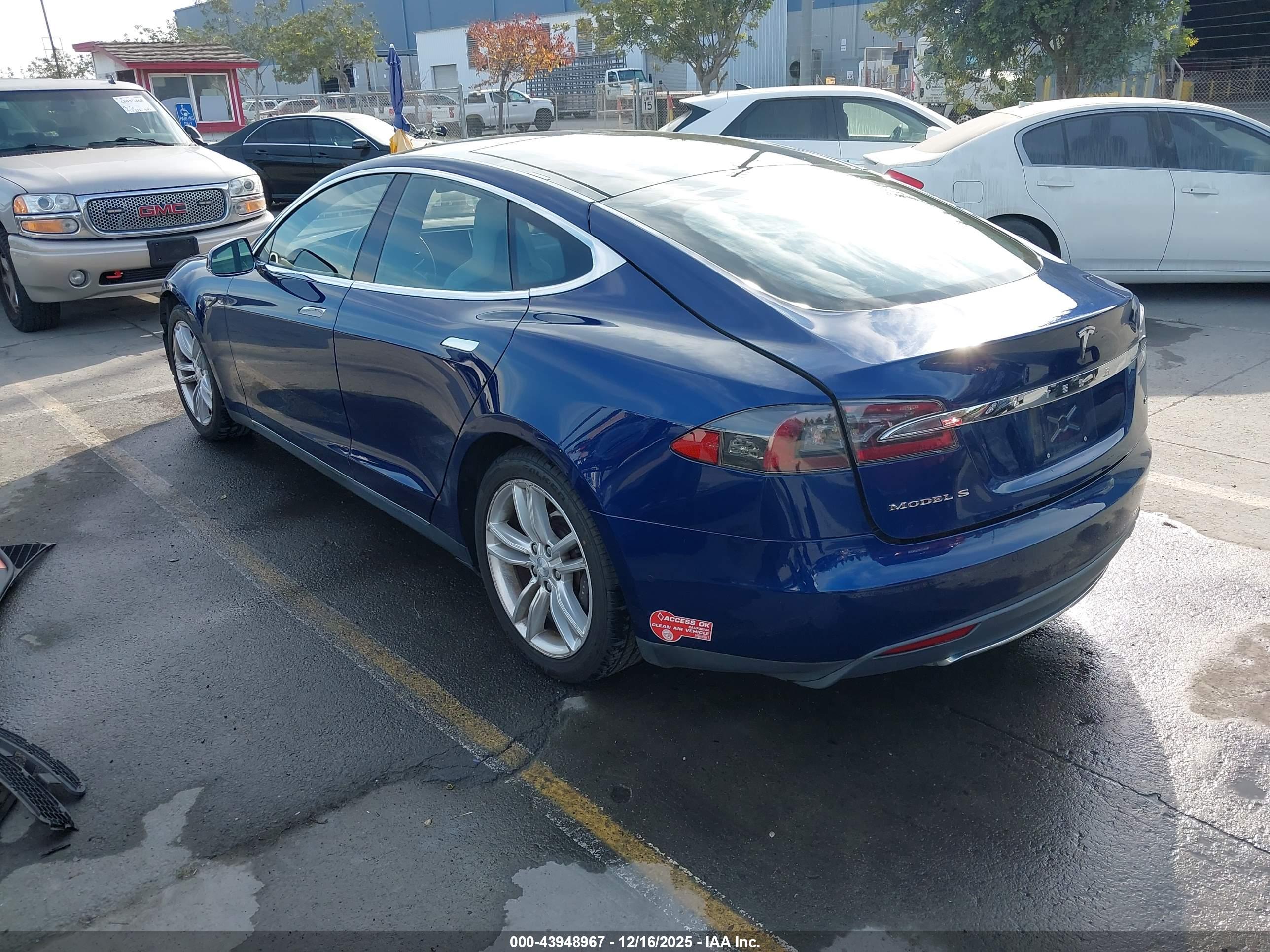 TESLA MODEL image 3